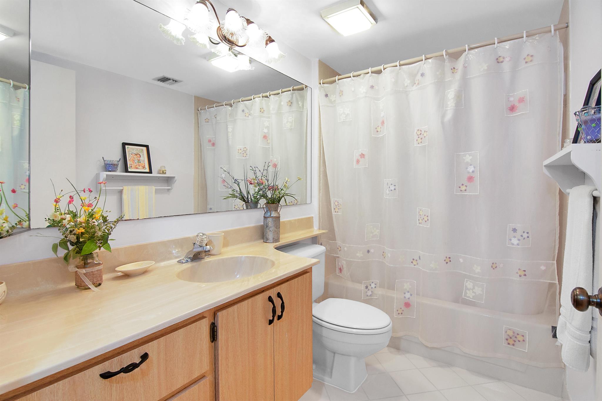 301 Ocean Blfs Blvd #102 Jupiter, FL 33477