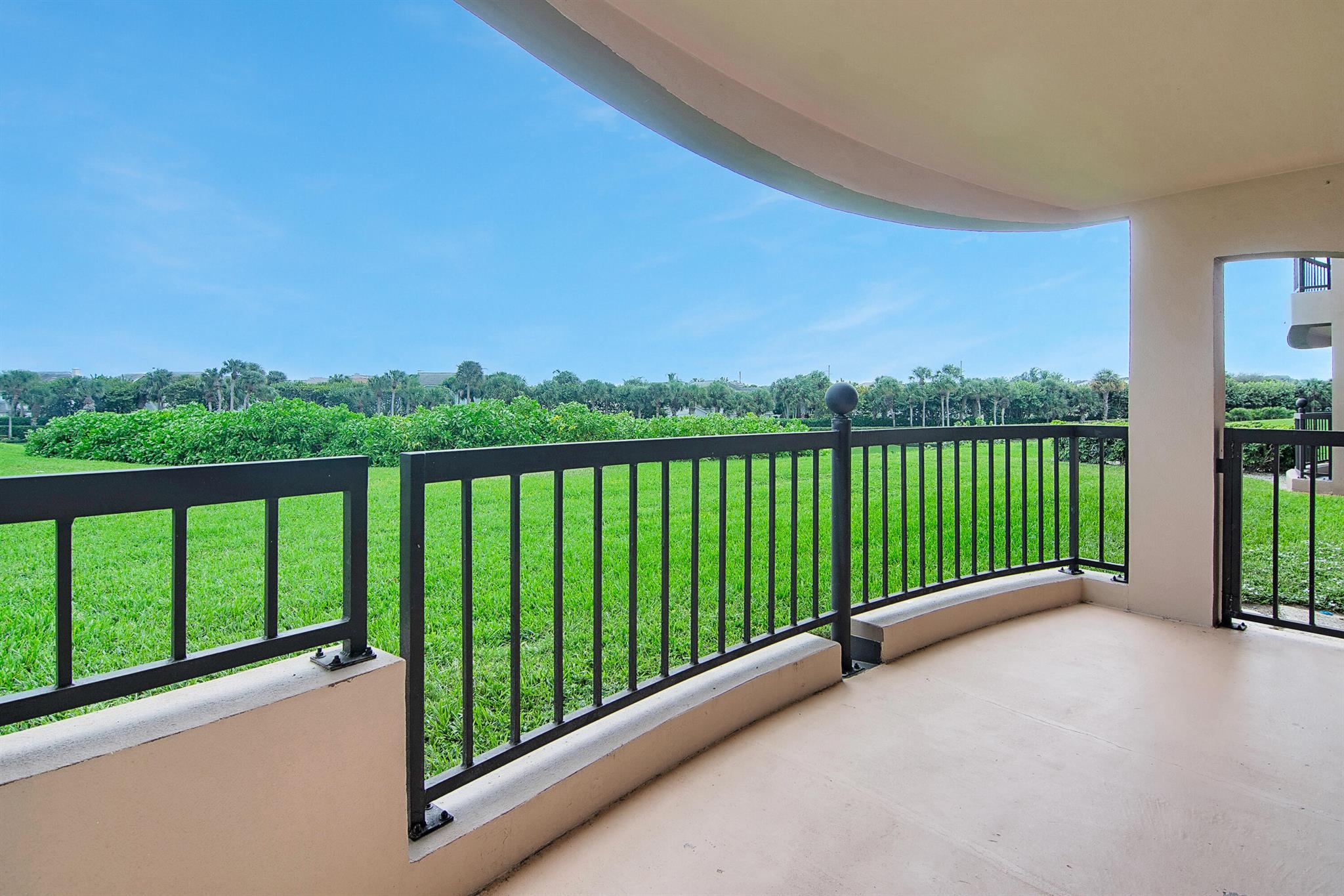 301 Ocean Blfs Blvd #102 Jupiter, FL 33477