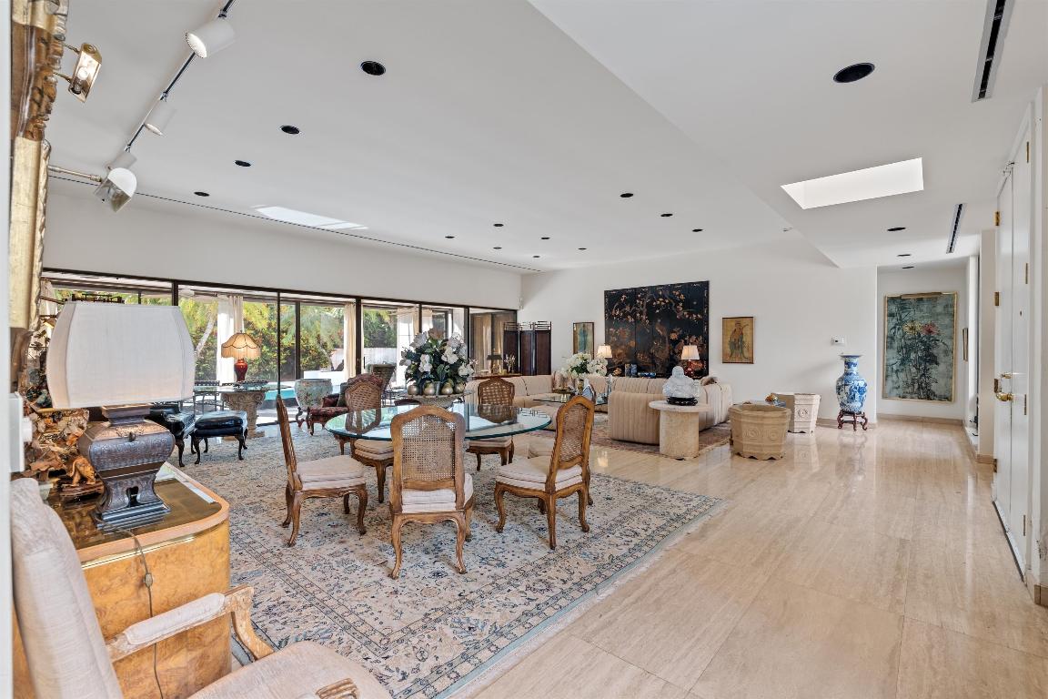 272 Sandpiper Dr Palm Beach, FL 33480