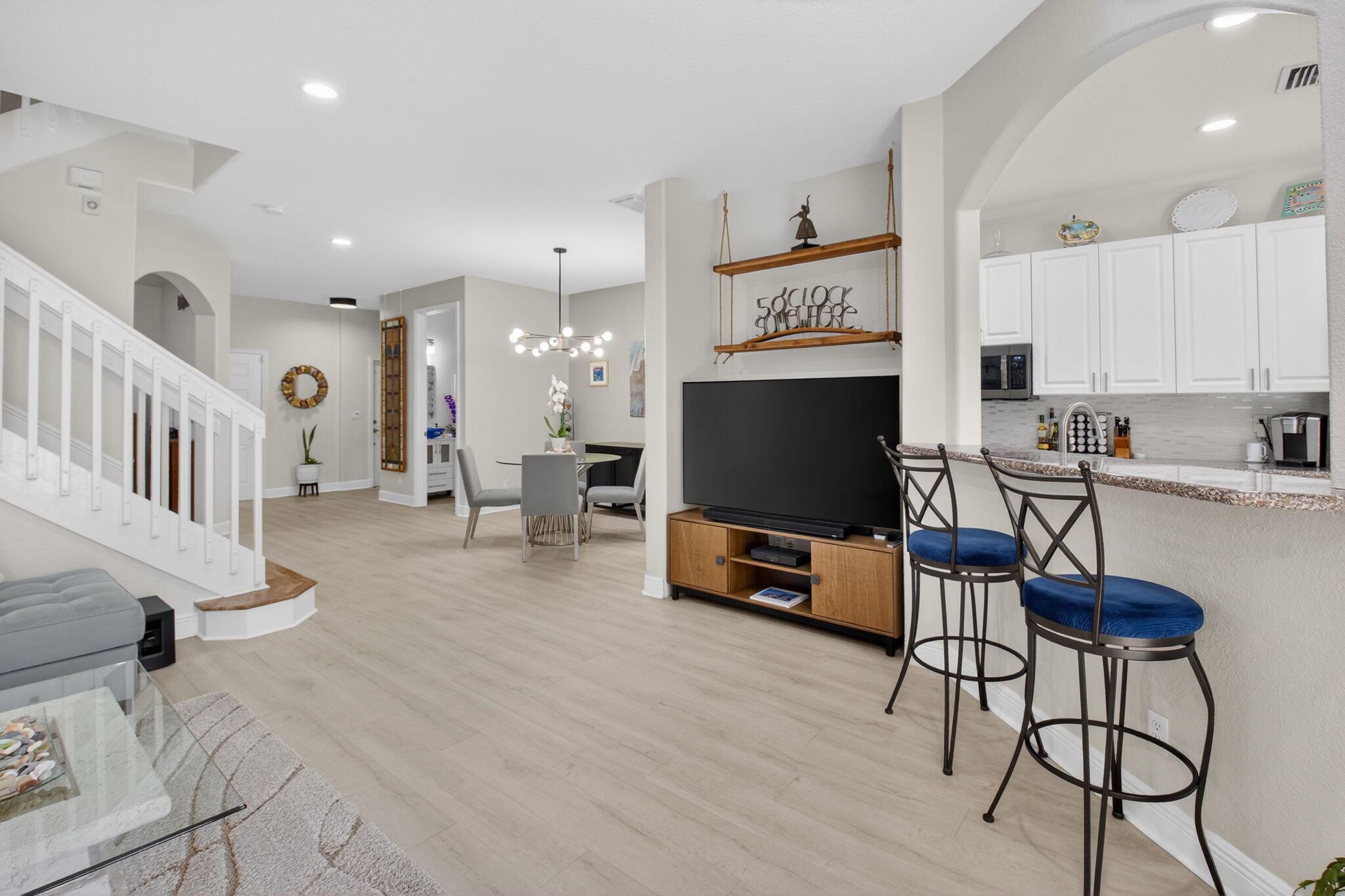 163 Las Brisas Cir Hypoluxo, FL 33462