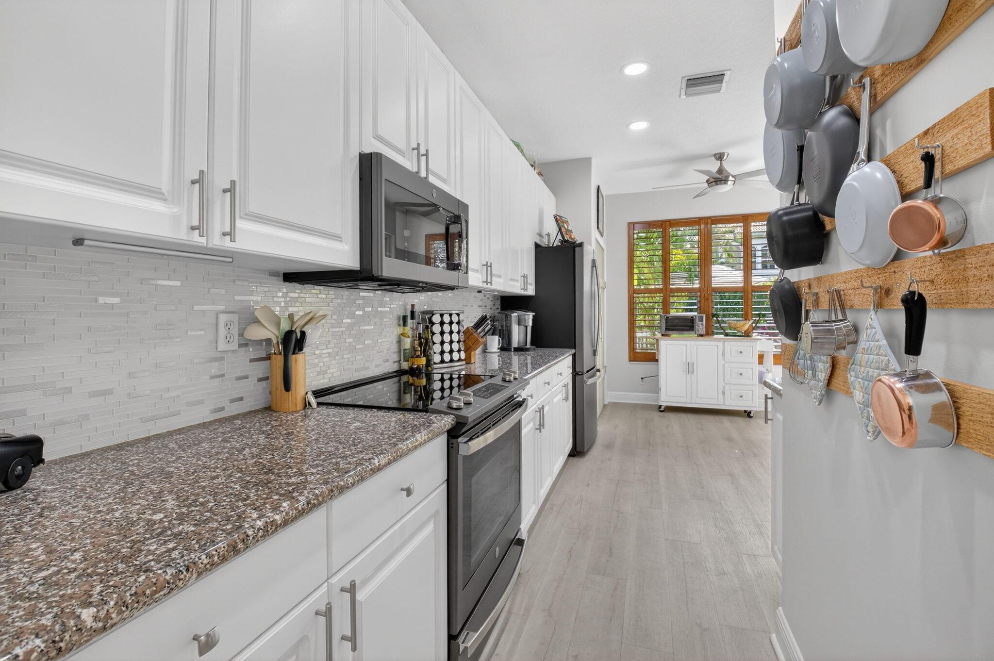 163 Las Brisas Cir Hypoluxo, FL 33462