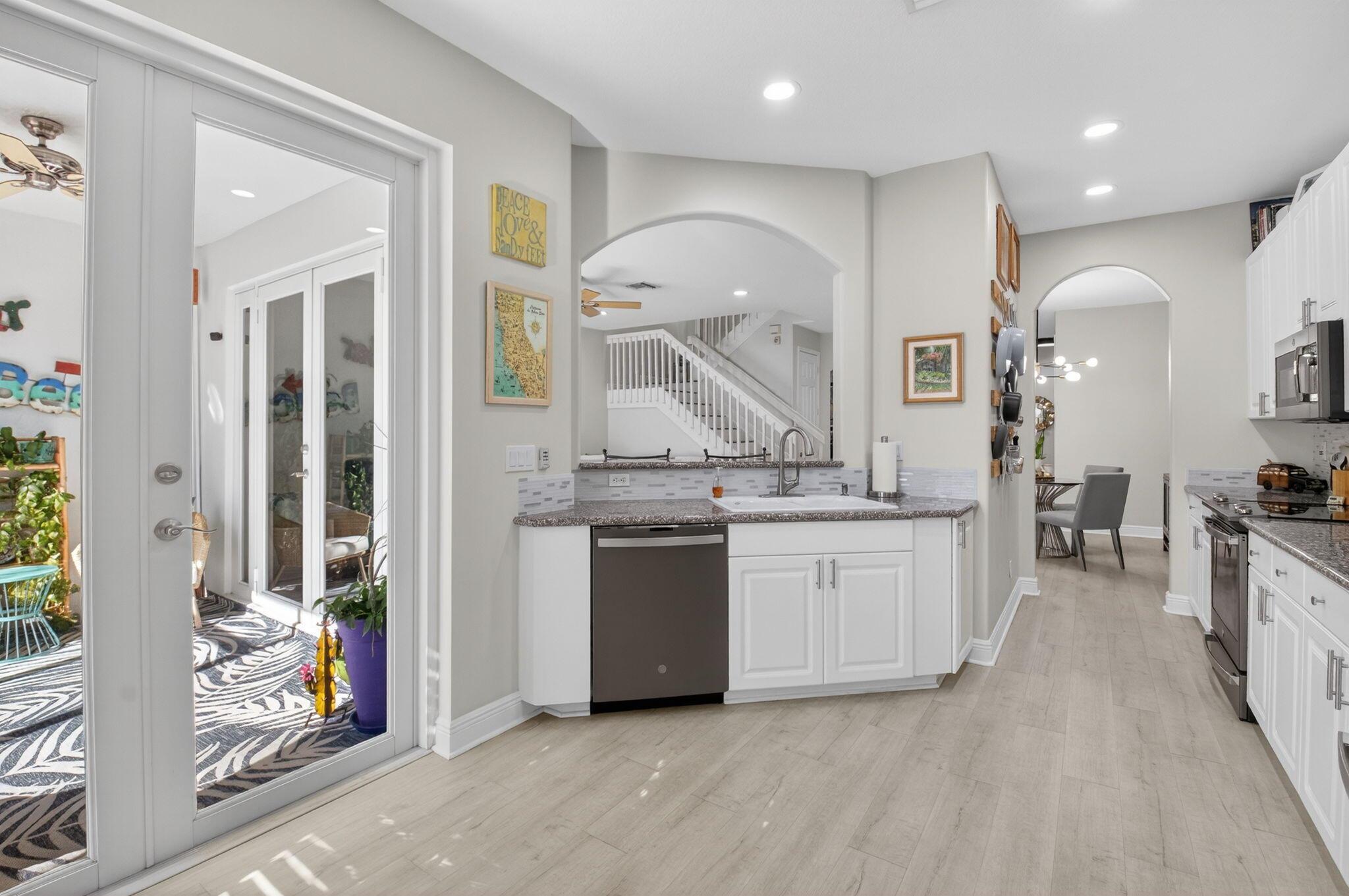 163 Las Brisas Cir Hypoluxo, FL 33462