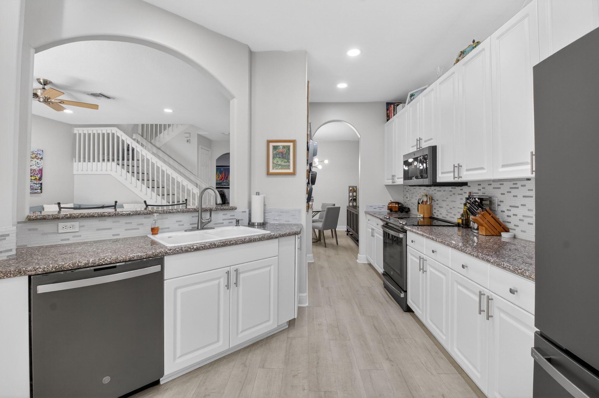 163 Las Brisas Cir Hypoluxo, FL 33462