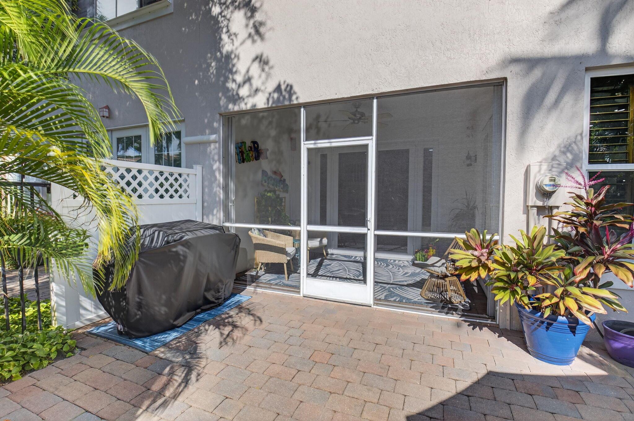 163 Las Brisas Cir Hypoluxo, FL 33462