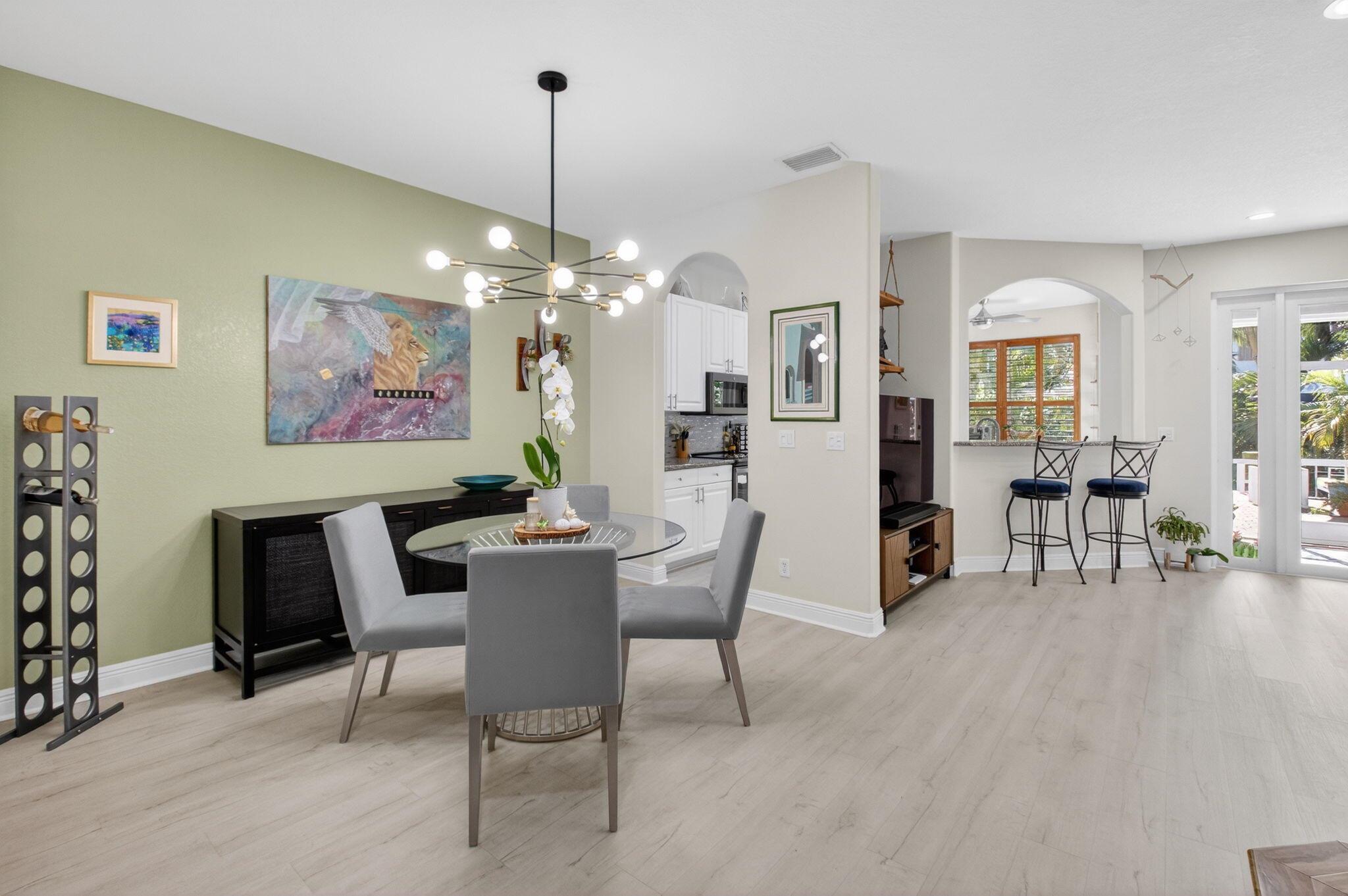 163 Las Brisas Cir Hypoluxo, FL 33462