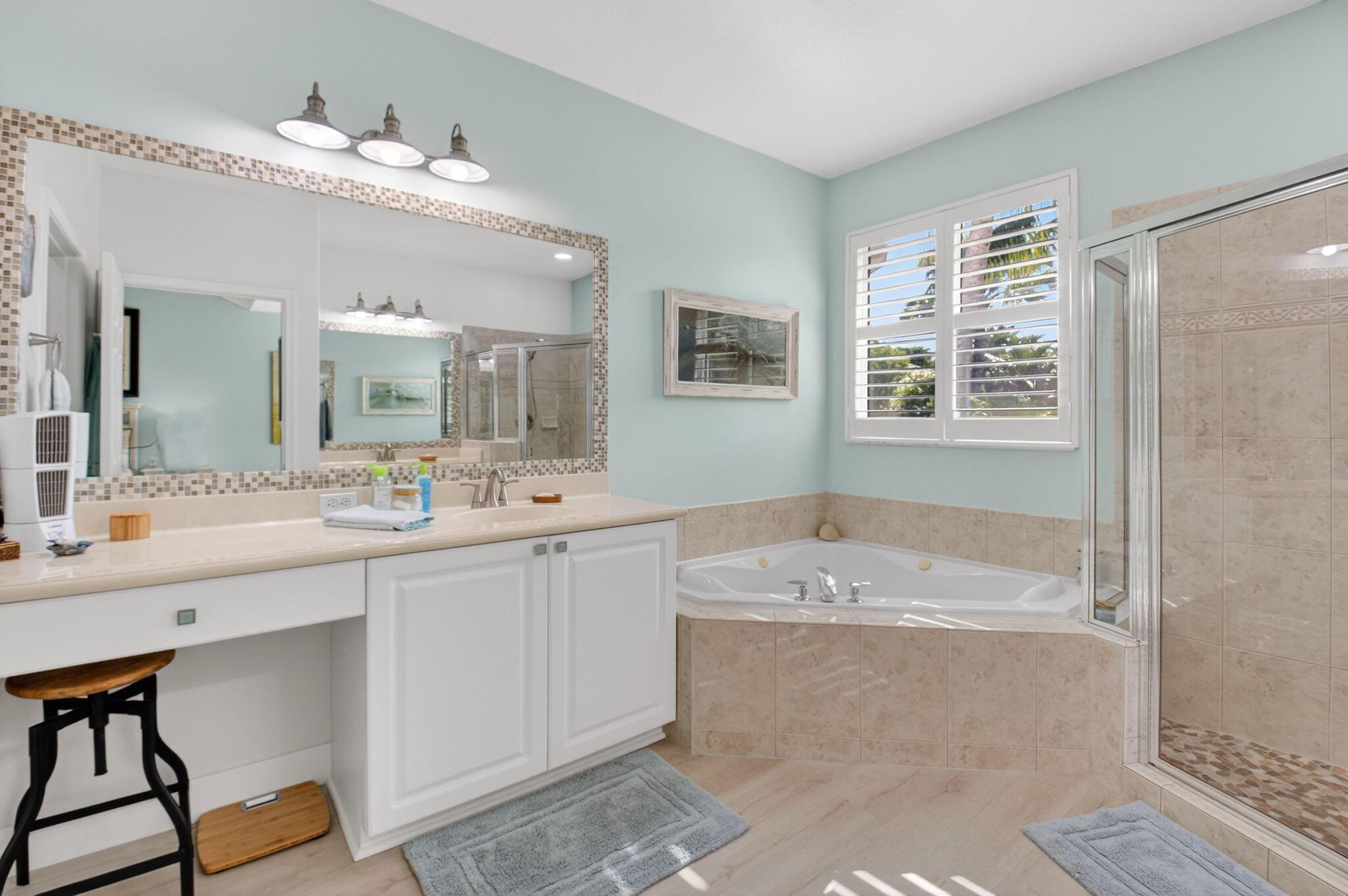 163 Las Brisas Cir Hypoluxo, FL 33462