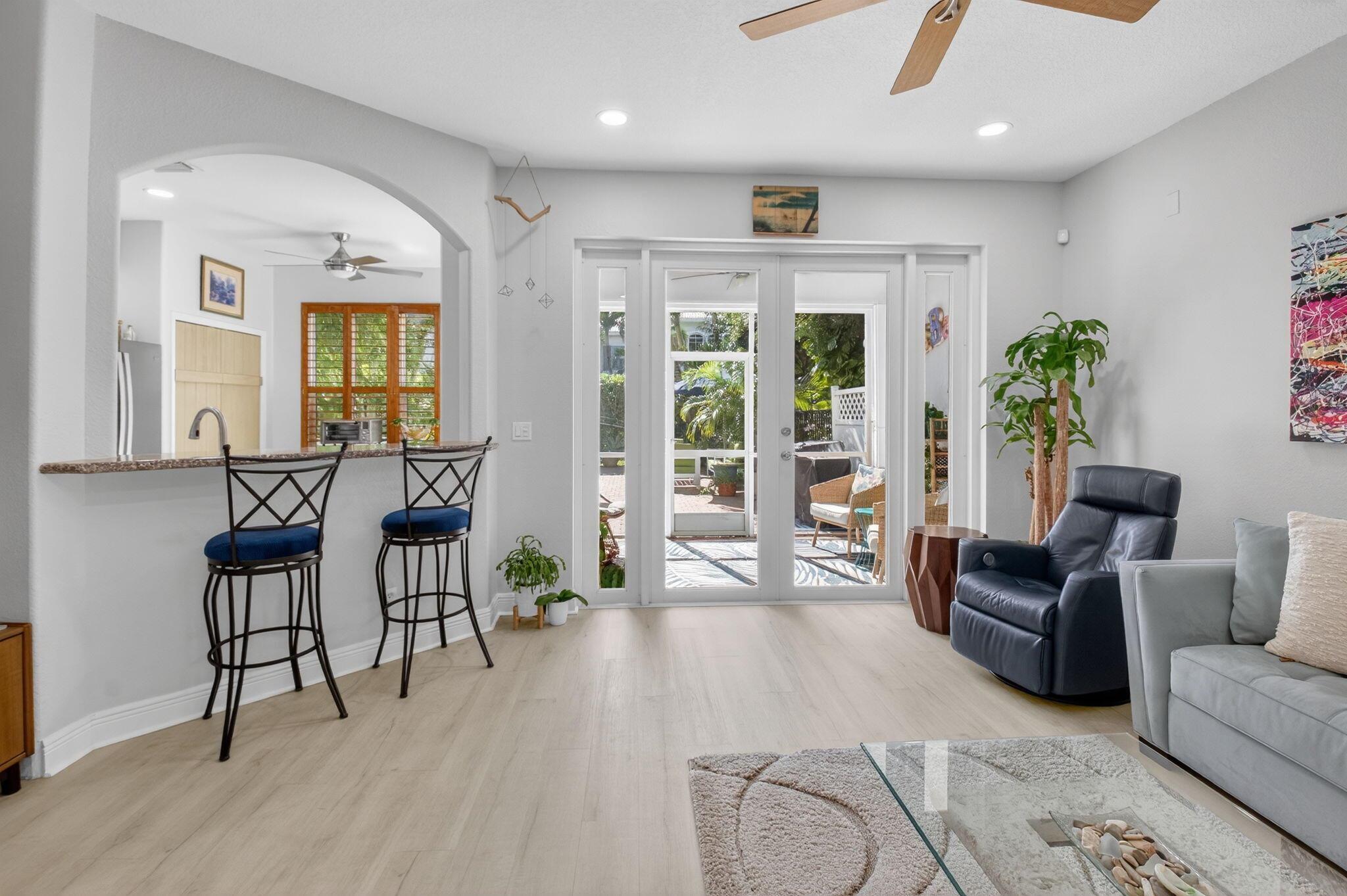 163 Las Brisas Cir Hypoluxo, FL 33462