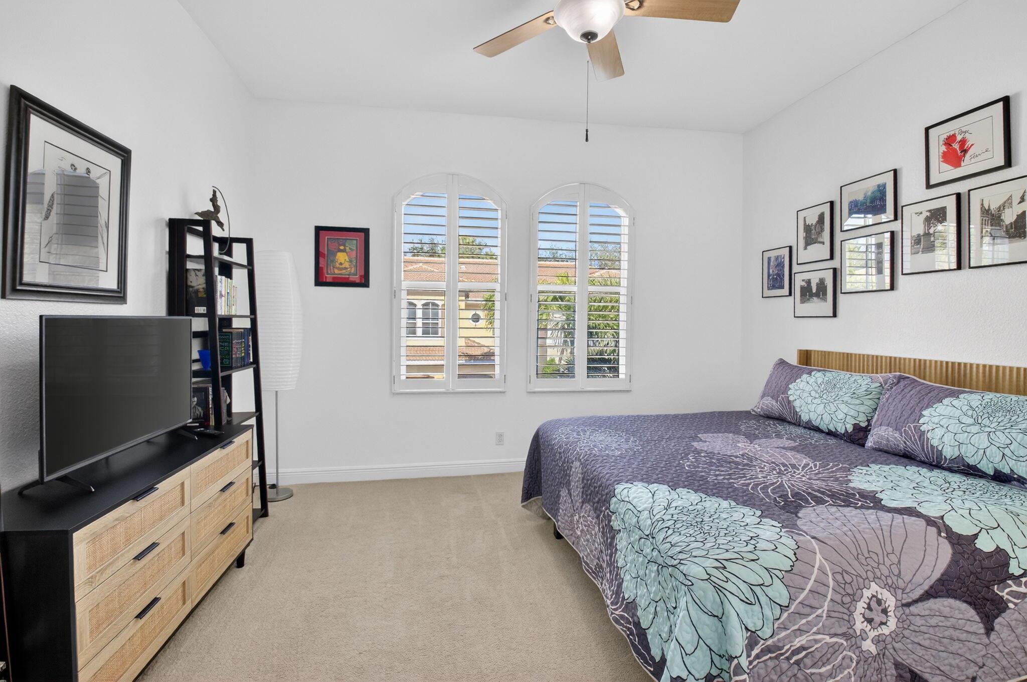 163 Las Brisas Cir Hypoluxo, FL 33462