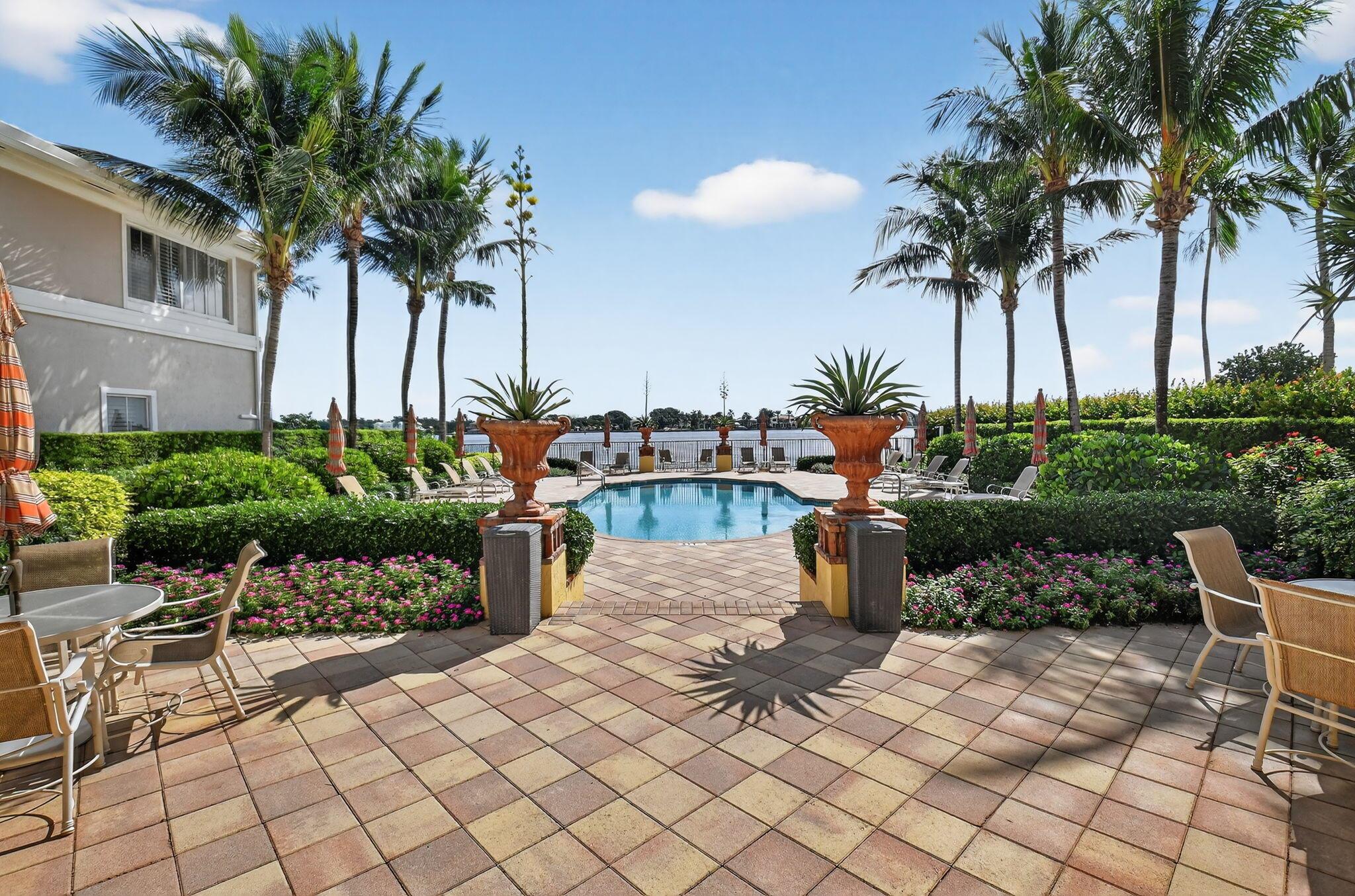 163 Las Brisas Cir Hypoluxo, FL 33462