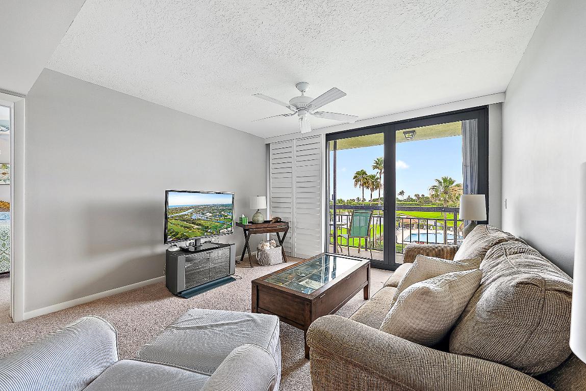 301 S Seas #305 Jupiter, FL 33477
