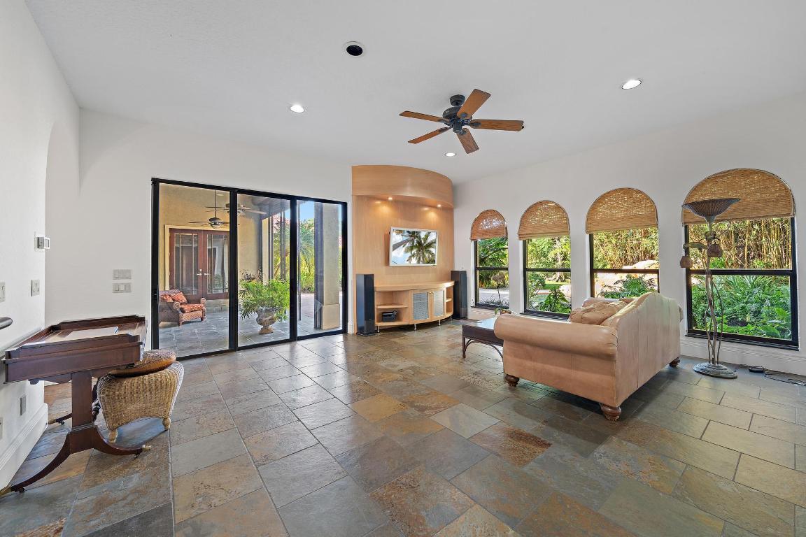 18907 SE Loxahatchee Riv Jupiter, FL 33458