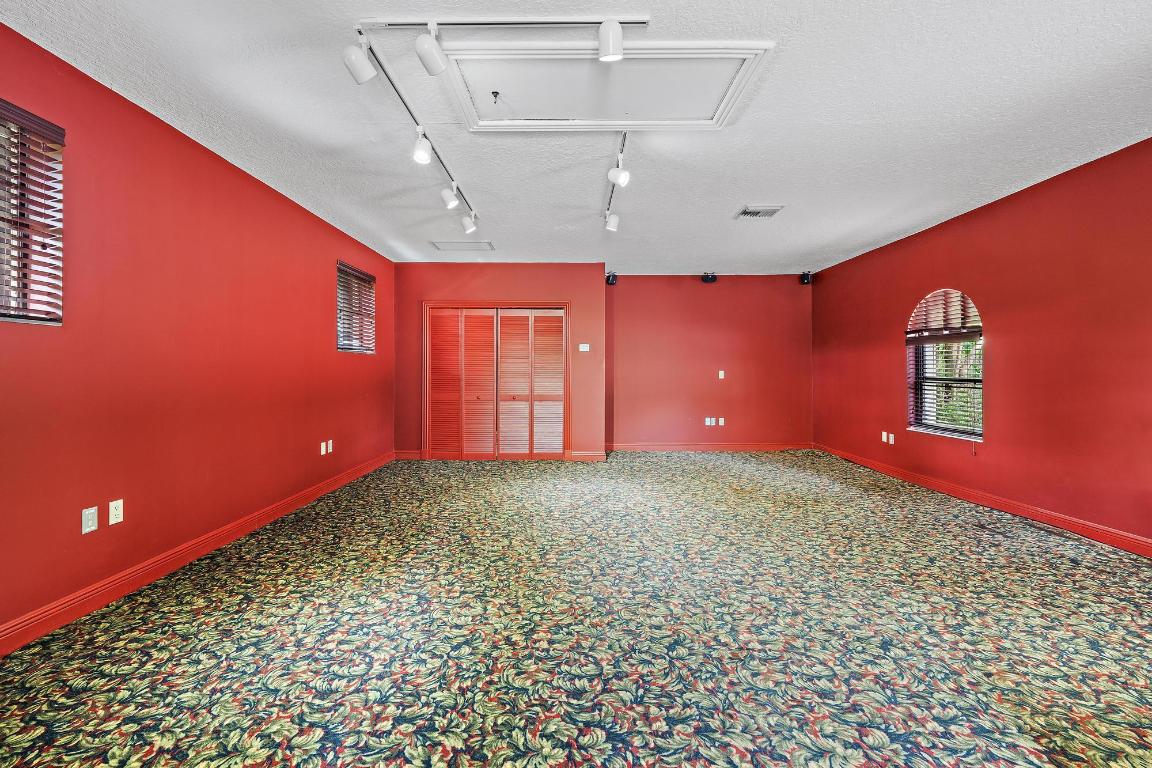 18907 SE Loxahatchee Riv Jupiter, FL 33458