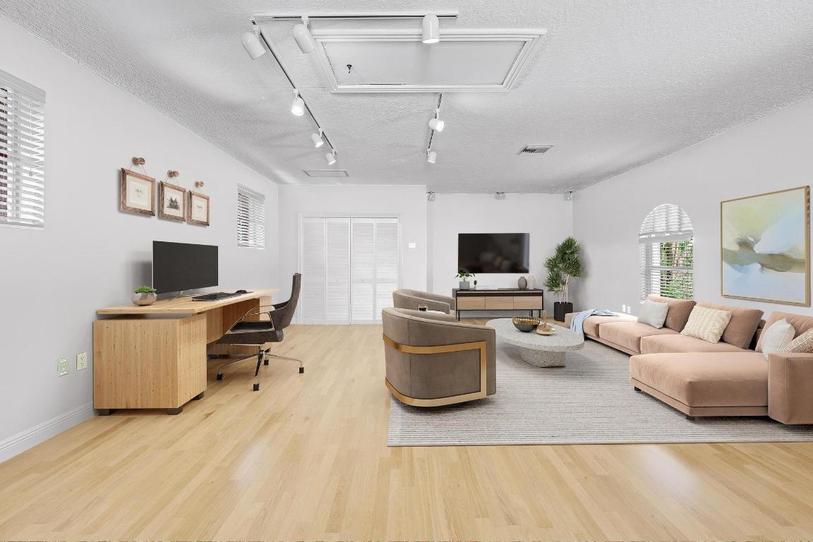 18907 SE Loxahatchee Riv Jupiter, FL 33458