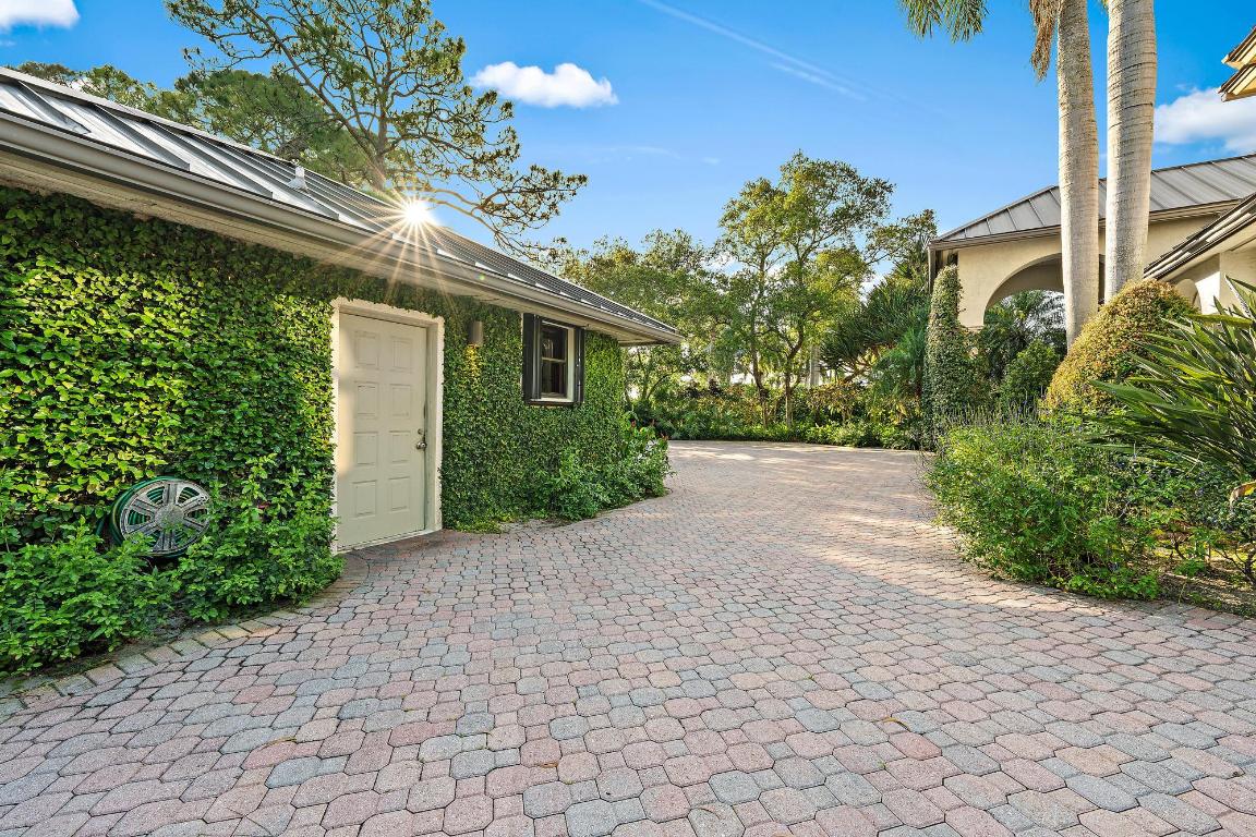 18907 SE Loxahatchee Riv Jupiter, FL 33458