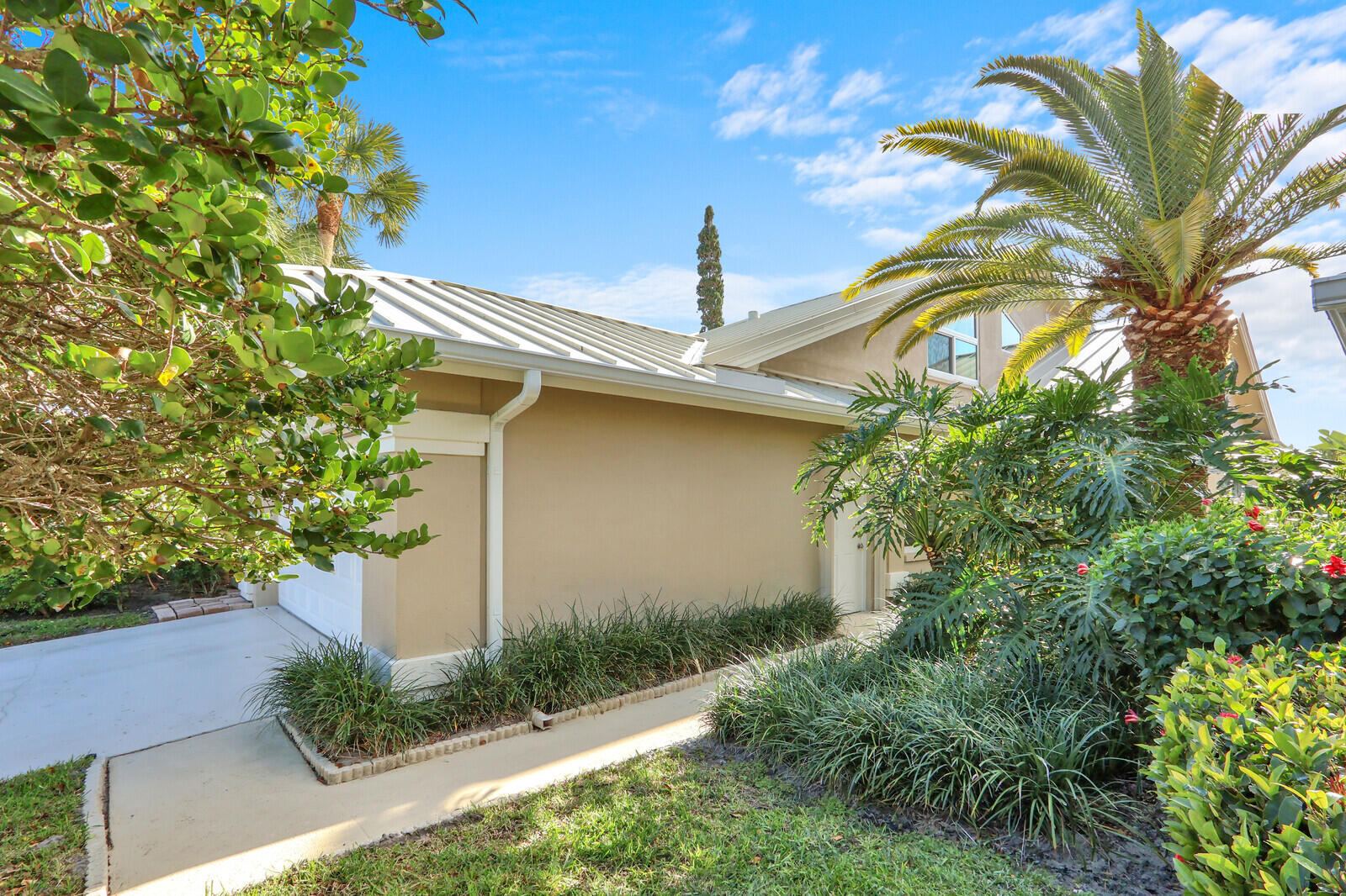 352 River Edge Jupiter, FL 33477