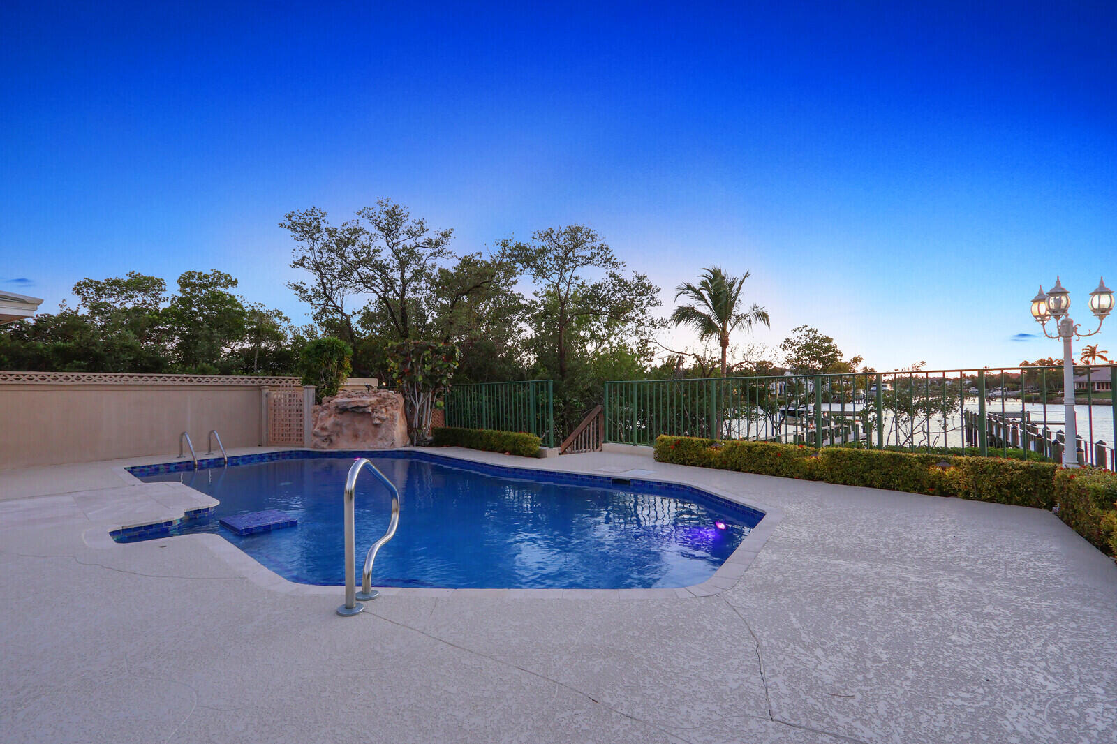 352 River Edge Jupiter, FL 33477