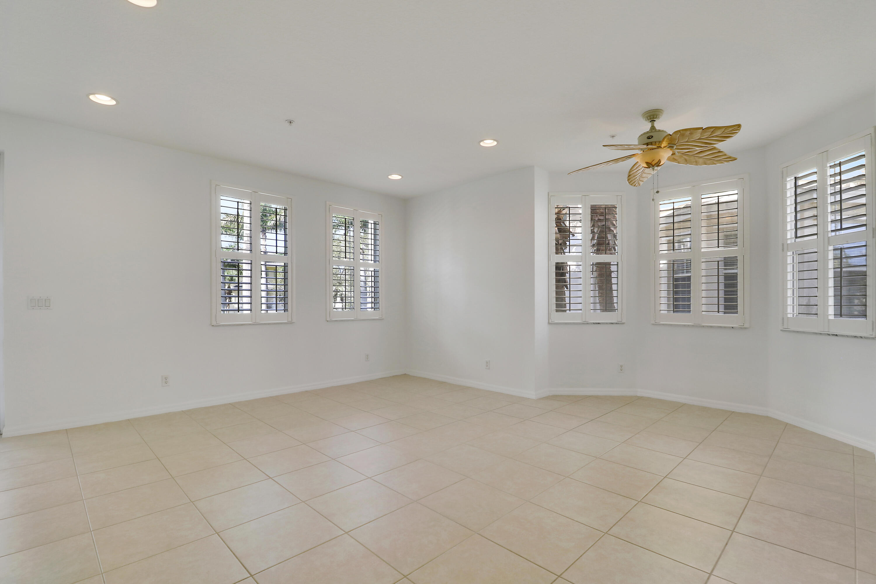 4273 E Main Jupiter, FL 33458