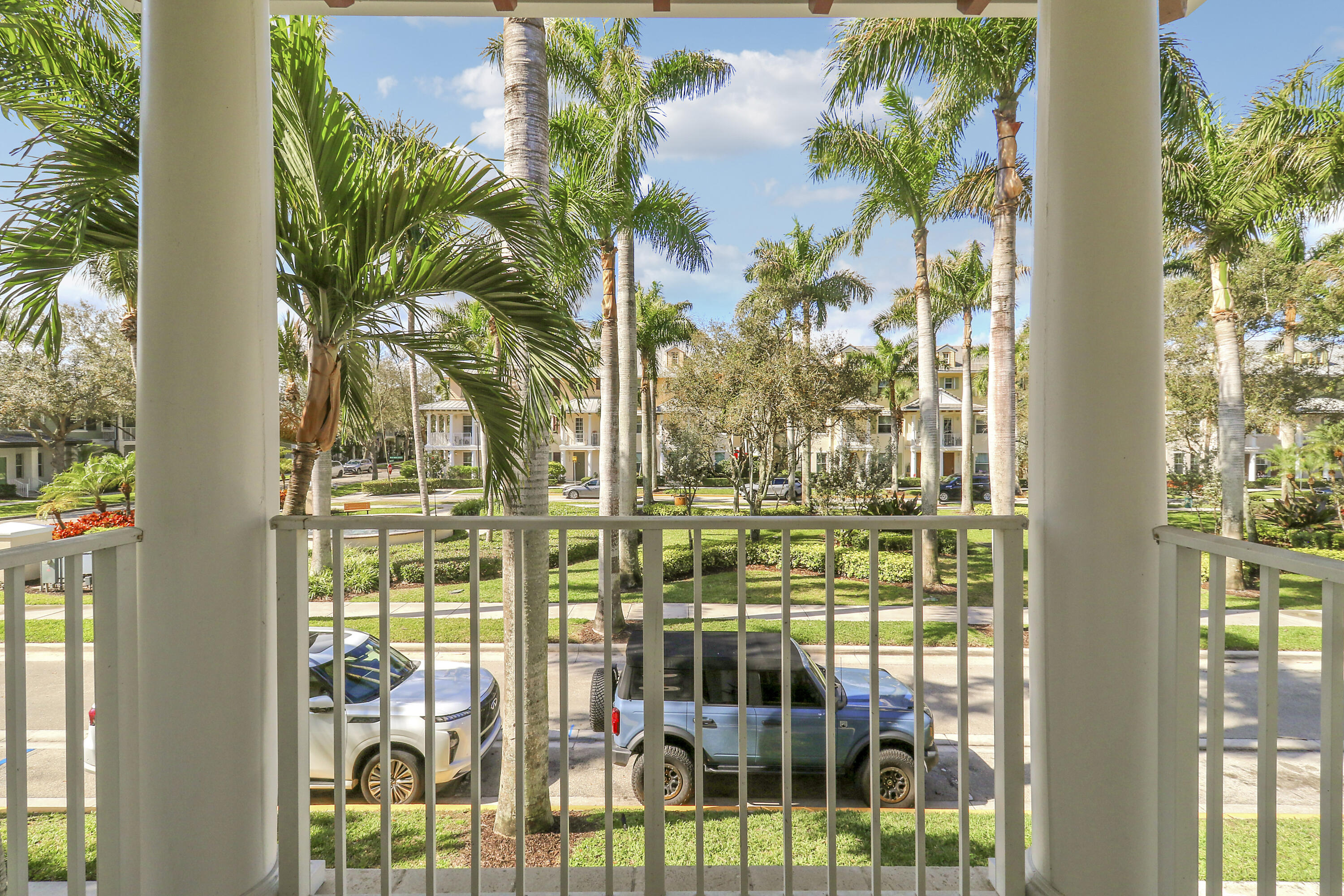 4273 E Main Jupiter, FL 33458