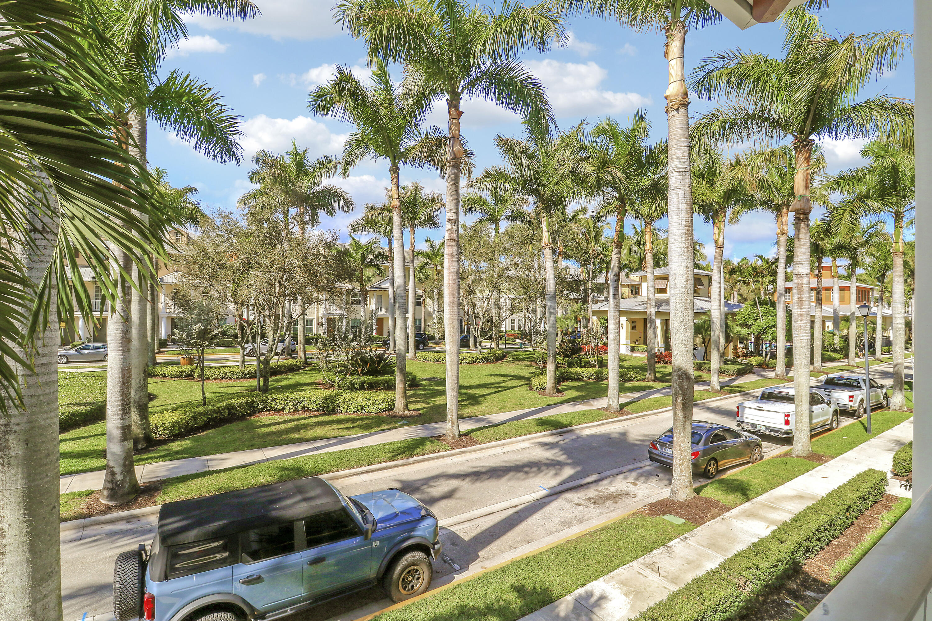 4273 E Main Jupiter, FL 33458