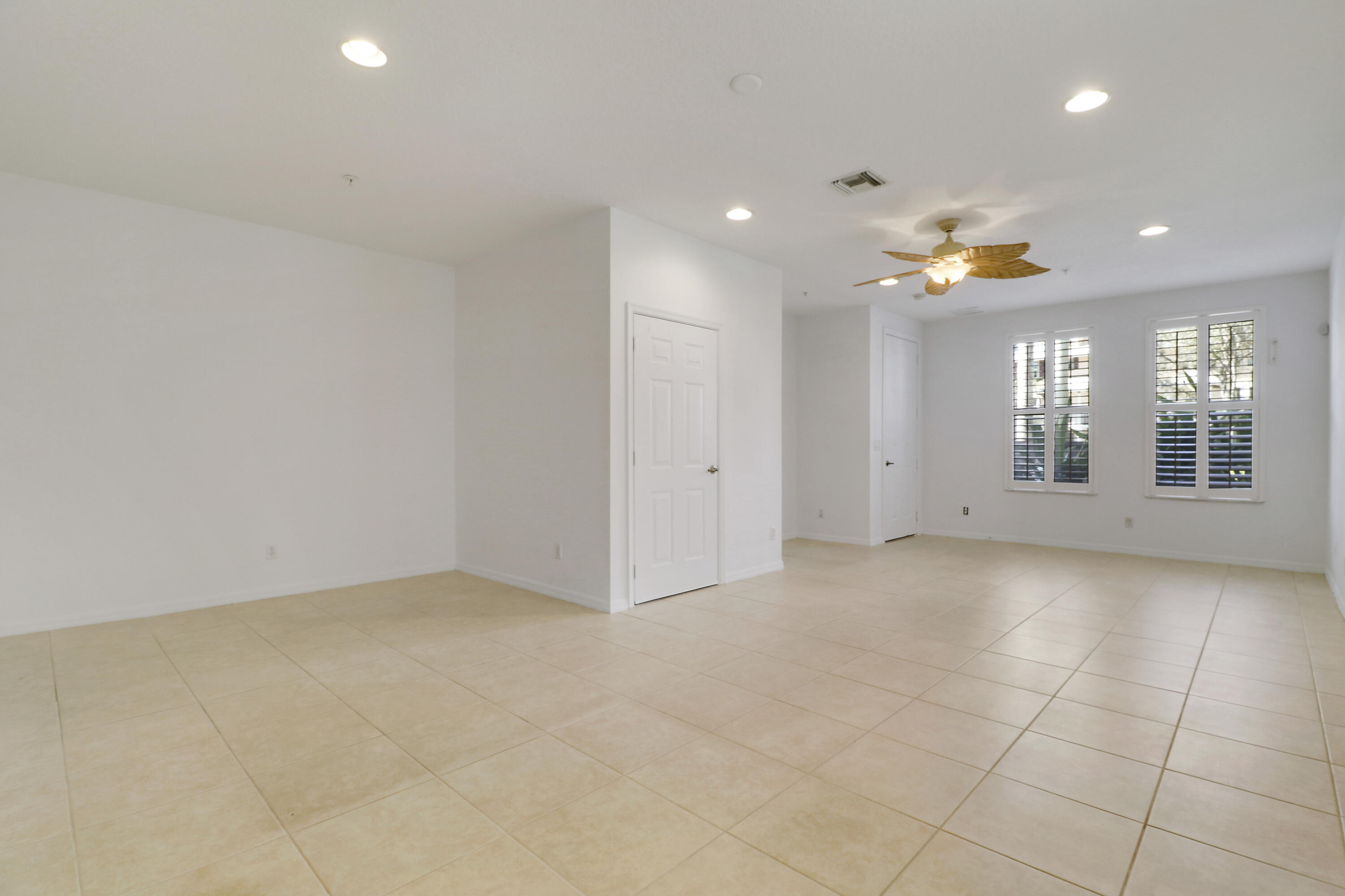 4273 E Main Jupiter, FL 33458