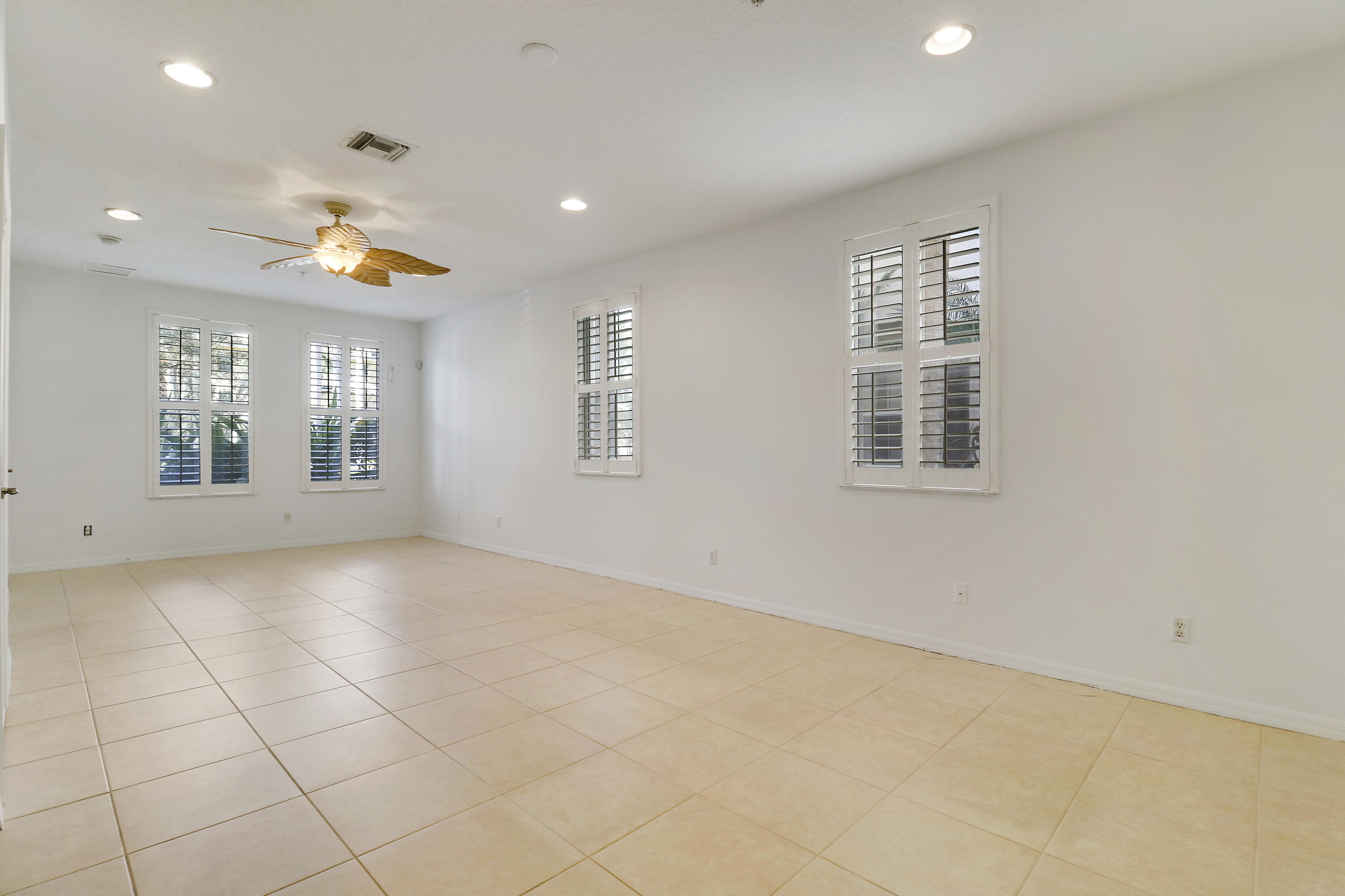 4273 E Main Jupiter, FL 33458