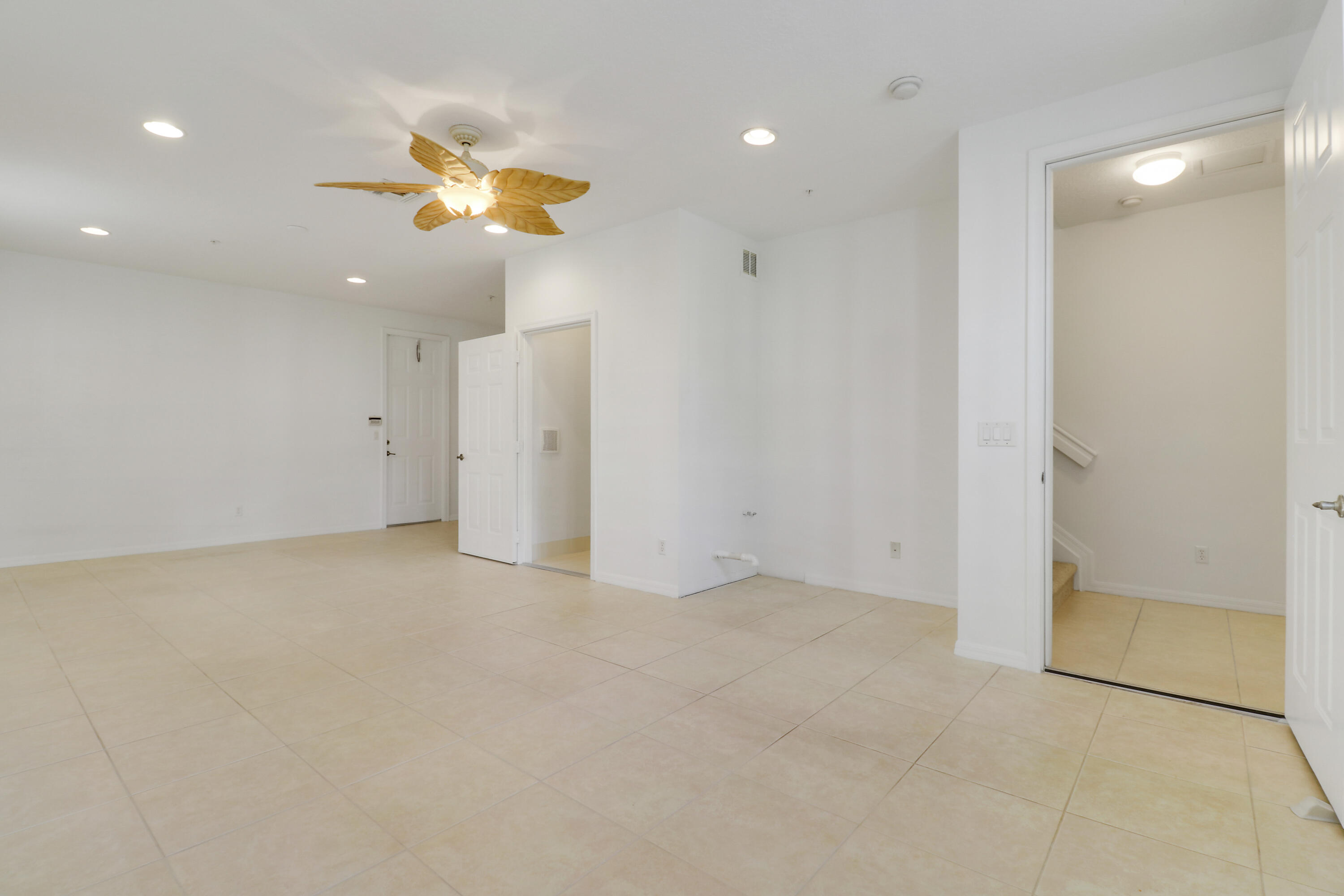 4273 E Main Jupiter, FL 33458