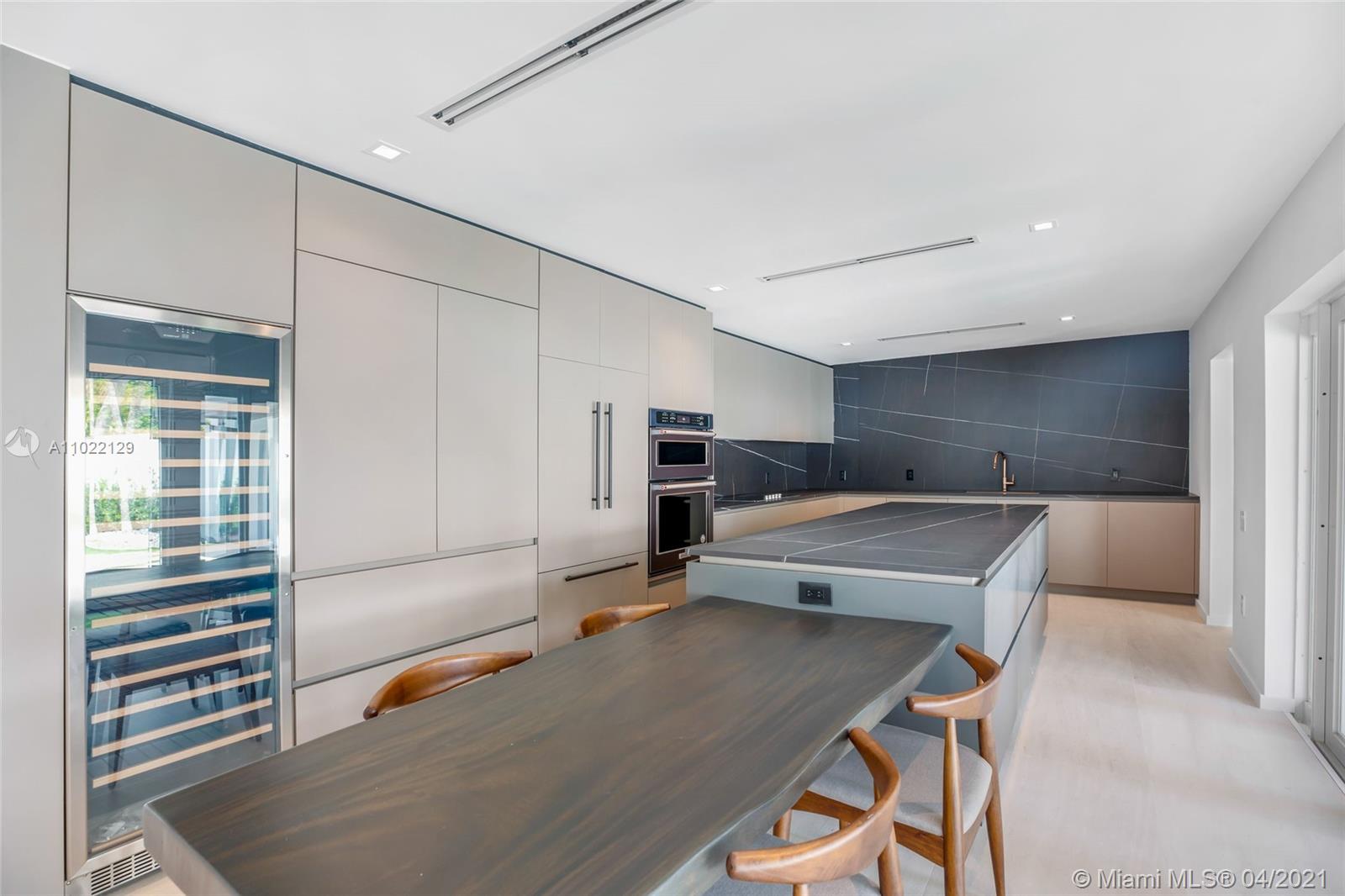 1721 S Bayshore Ln Miami, FL 33133