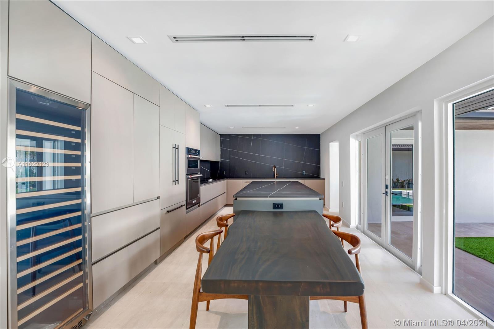 1721 S Bayshore Ln Miami, FL 33133