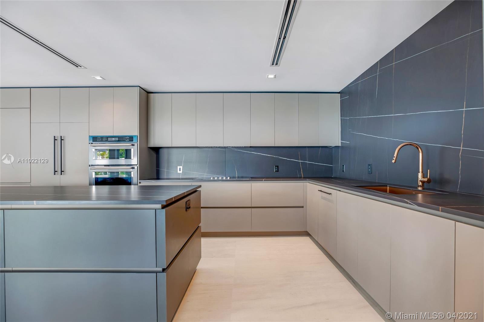 1721 S Bayshore Ln Miami, FL 33133