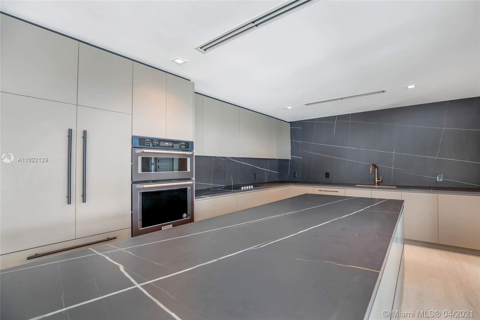 1721 S Bayshore Ln Miami, FL 33133