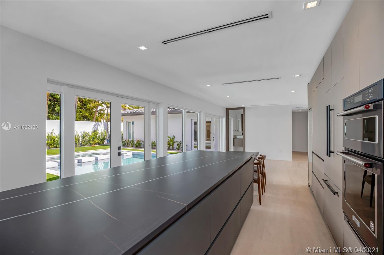 1721 S Bayshore Ln Miami, FL 33133