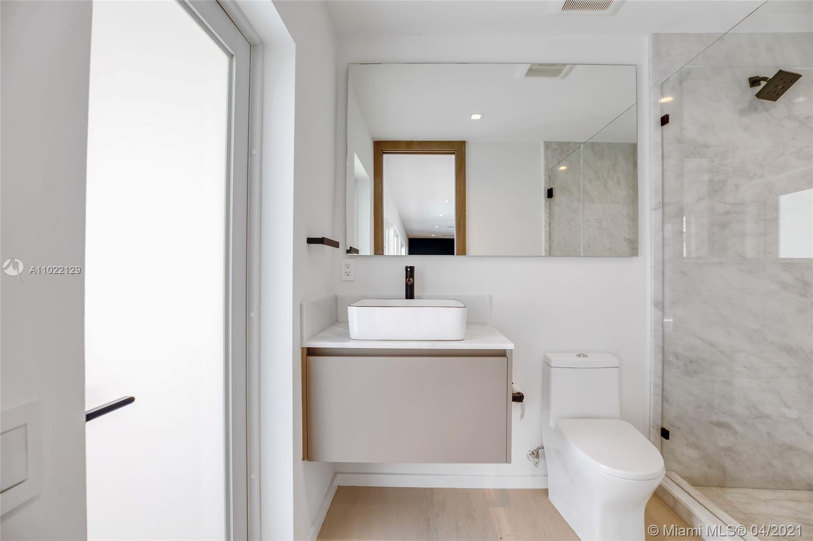 1721 S Bayshore Ln Miami, FL 33133