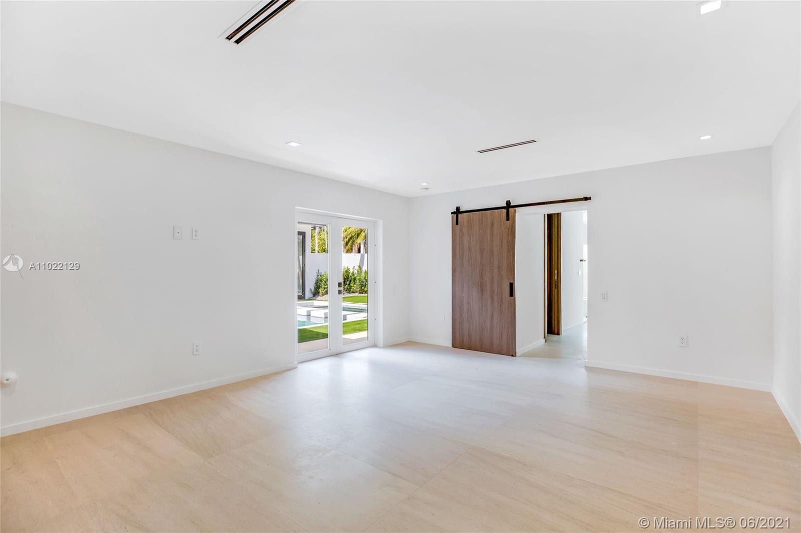 1721 S Bayshore Ln Miami, FL 33133