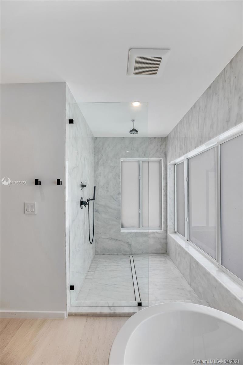 1721 S Bayshore Ln Miami, FL 33133