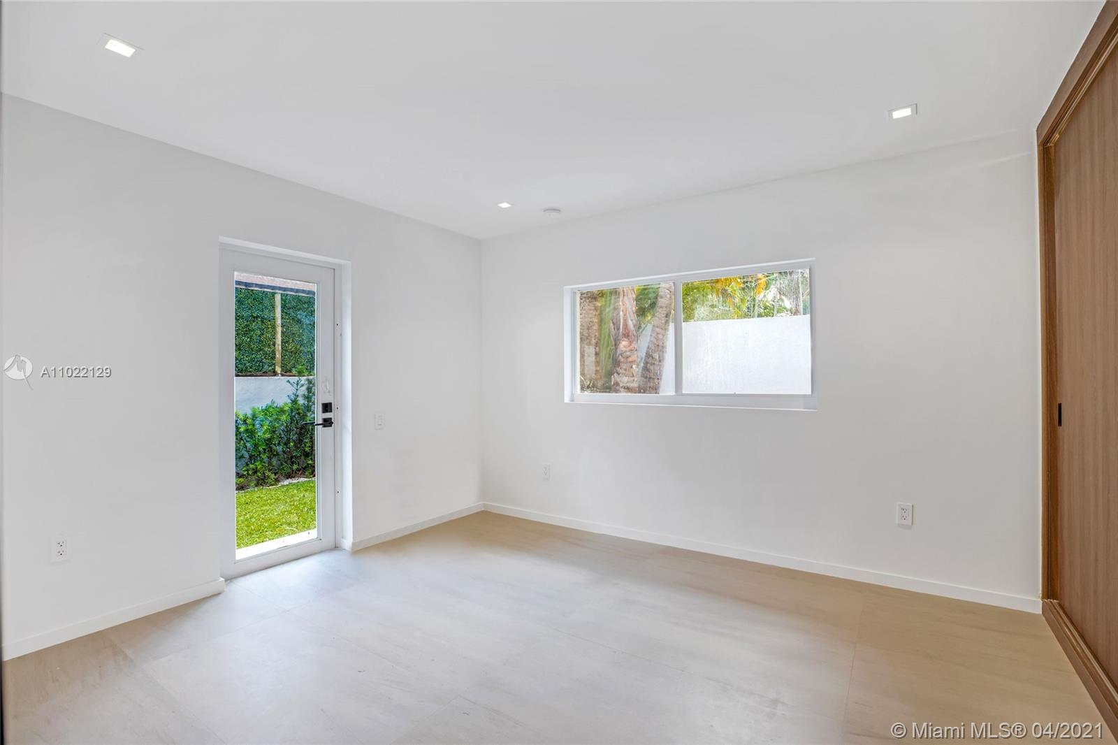 1721 S Bayshore Ln Miami, FL 33133