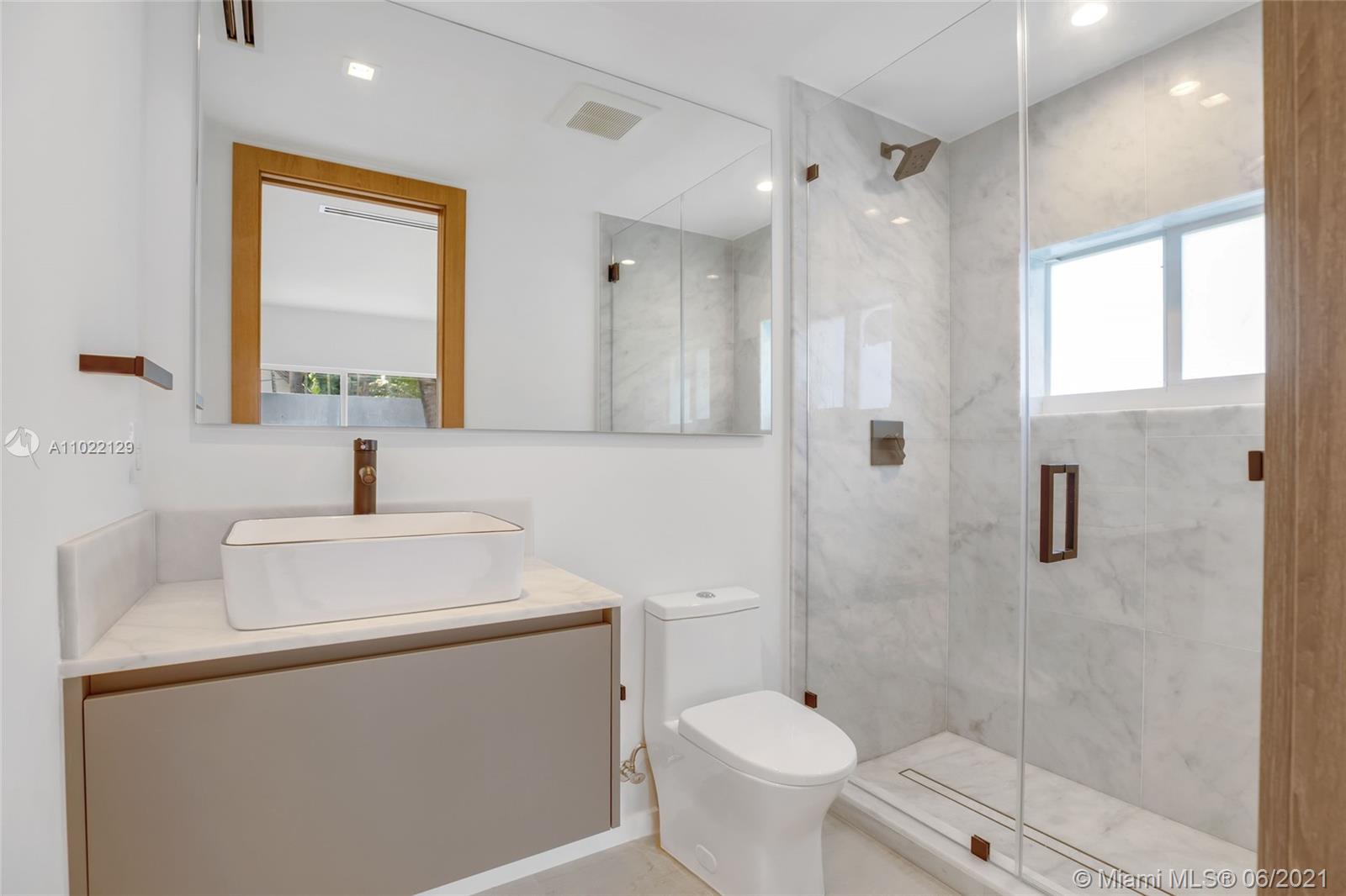 1721 S Bayshore Ln Miami, FL 33133