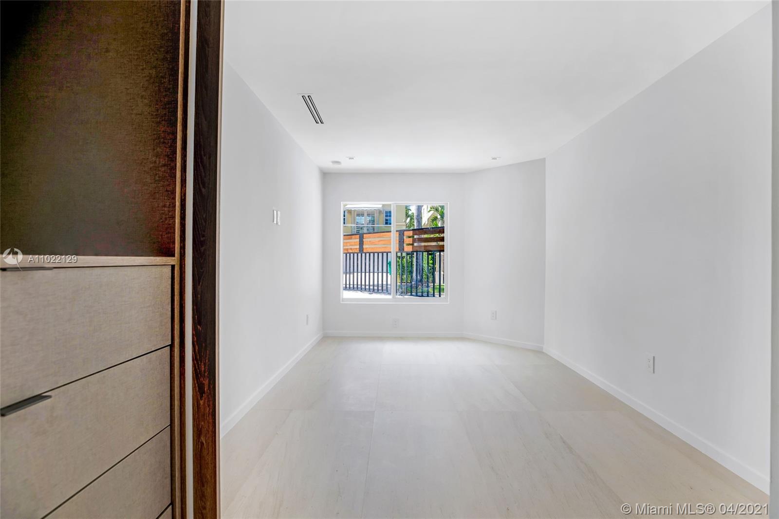 1721 S Bayshore Ln Miami, FL 33133