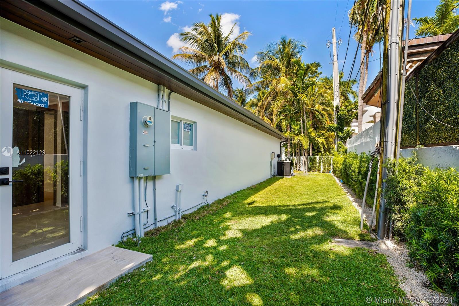 1721 S Bayshore Ln Miami, FL 33133