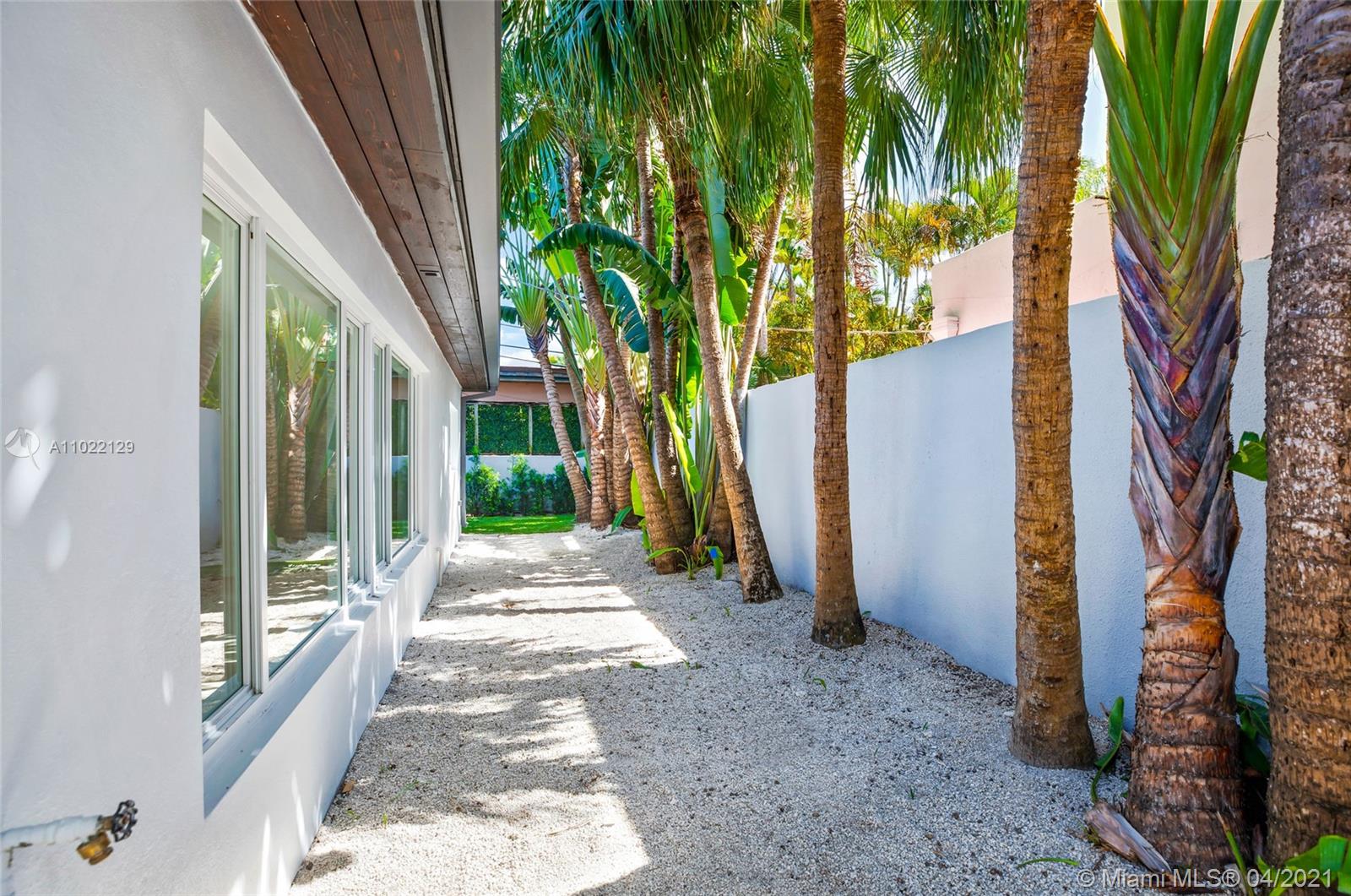 1721 S Bayshore Ln Miami, FL 33133