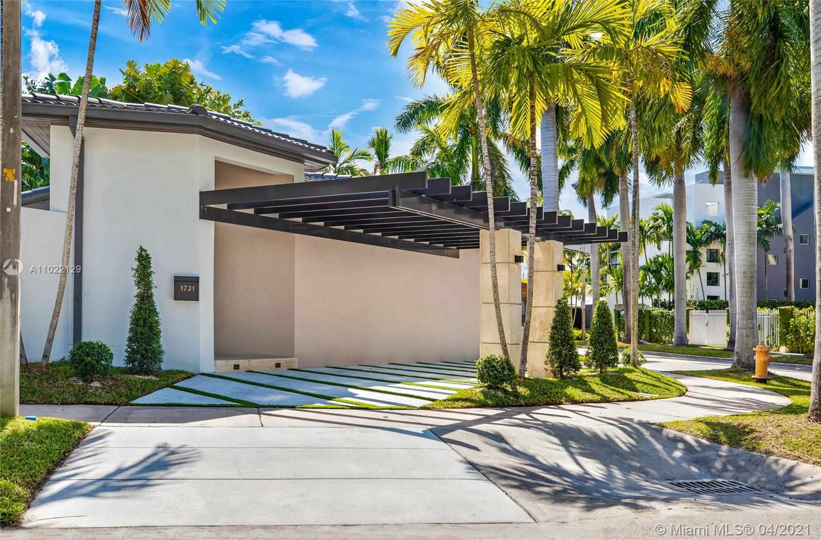 1721 S Bayshore Ln Miami, FL 33133