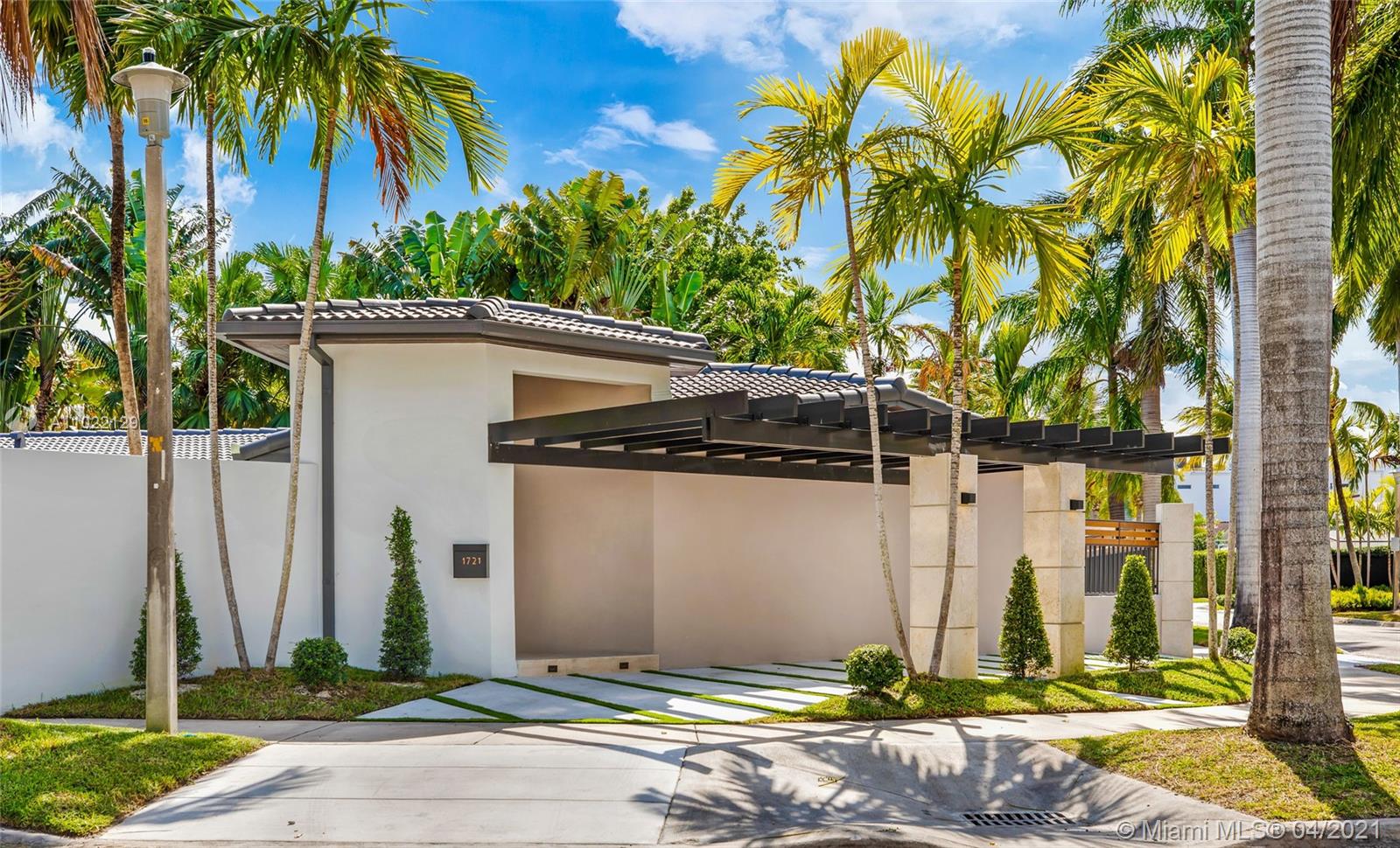 1721 S Bayshore Ln Miami, FL 33133