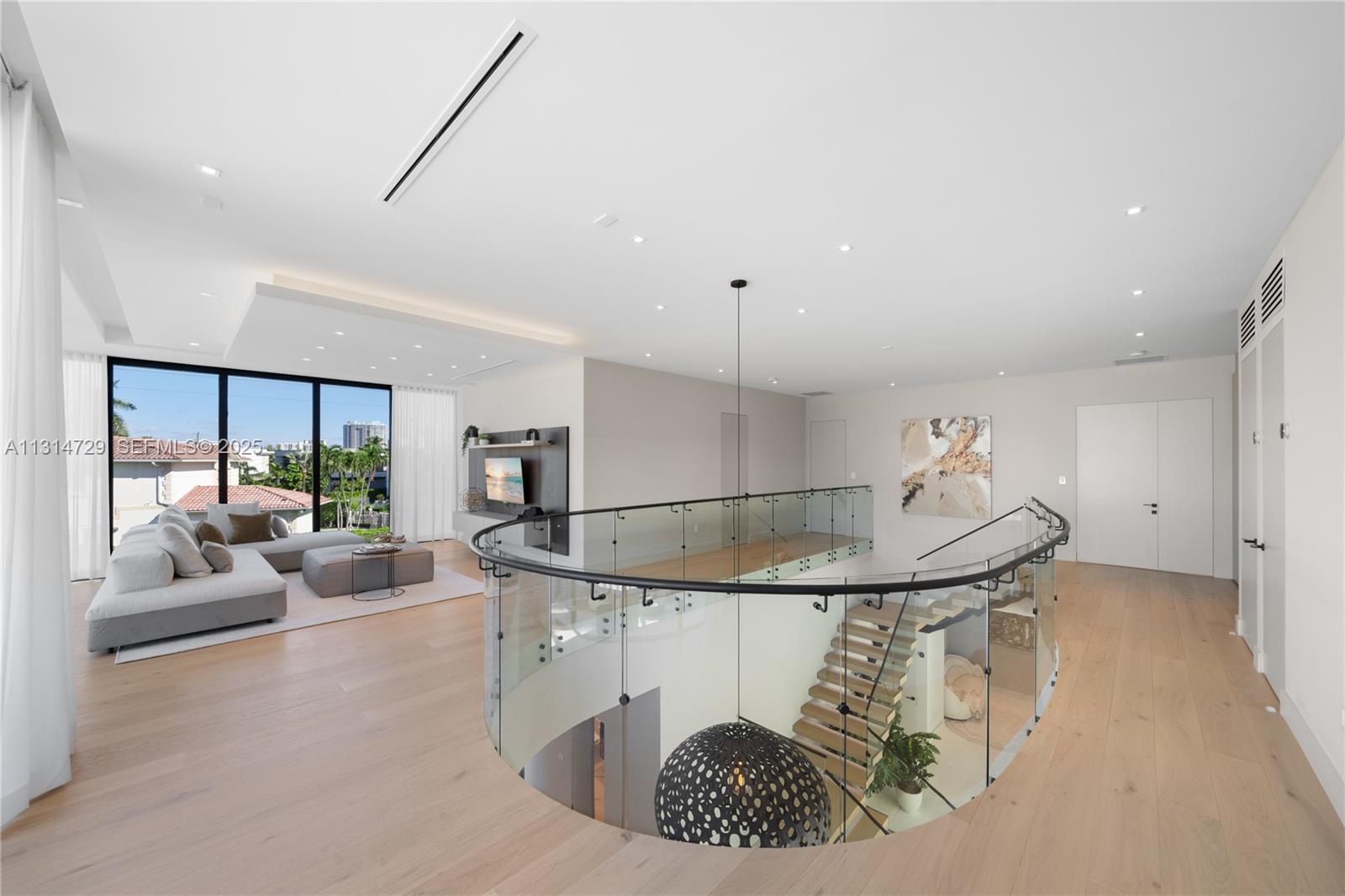 2950 NE 164th St North Miami Beach, FL 33160