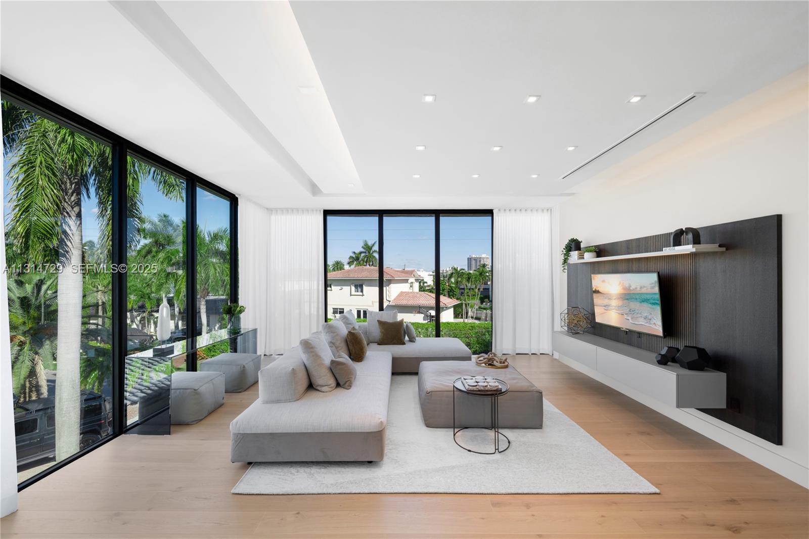 2950 NE 164th St North Miami Beach, FL 33160