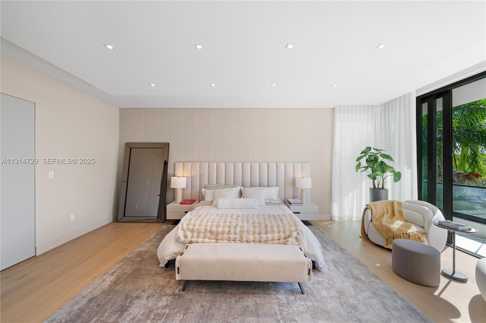 2950 NE 164th St North Miami Beach, FL 33160