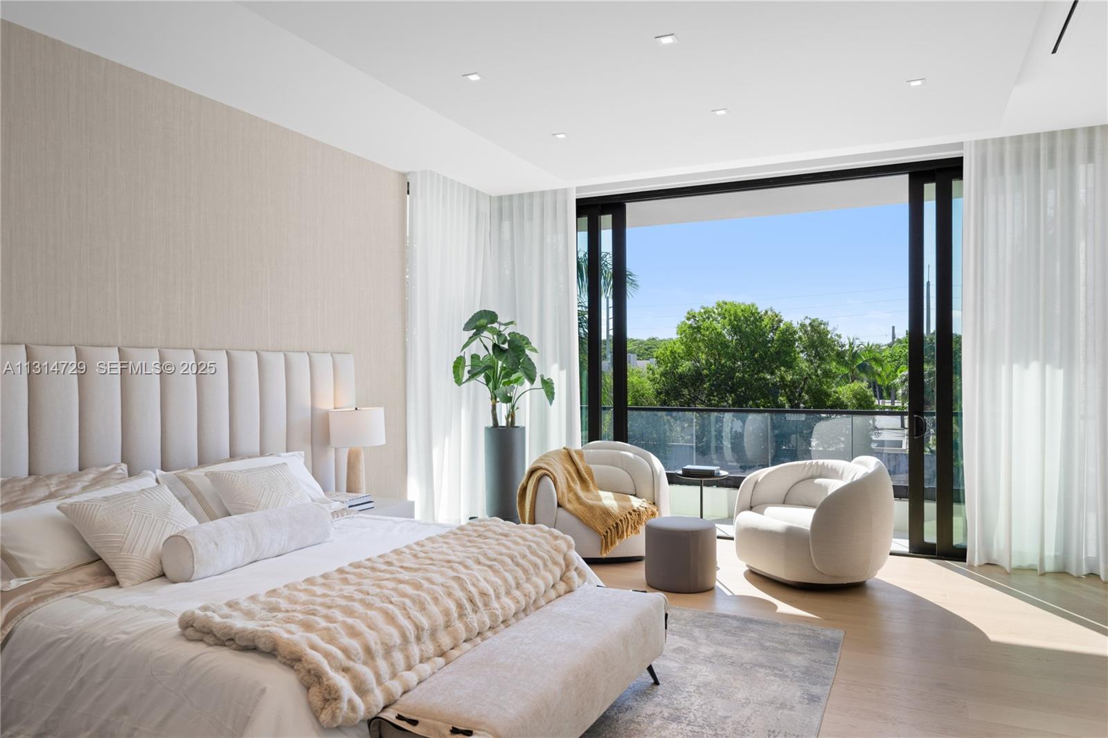 2950 NE 164th St North Miami Beach, FL 33160