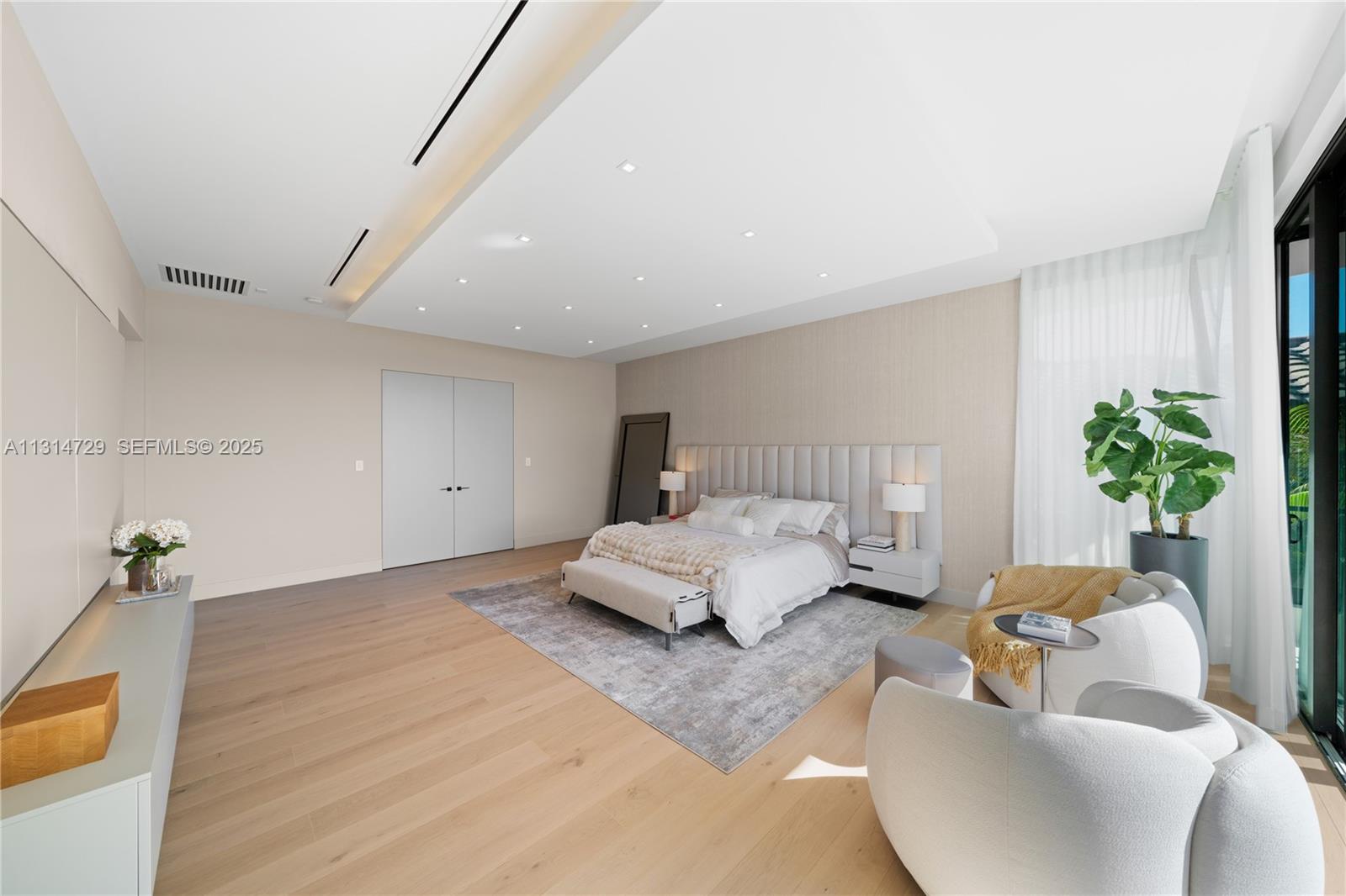 2950 NE 164th St North Miami Beach, FL 33160