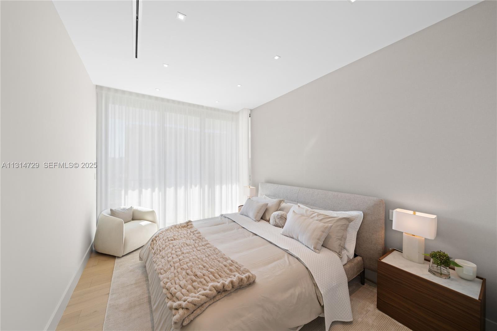 2950 NE 164th St North Miami Beach, FL 33160