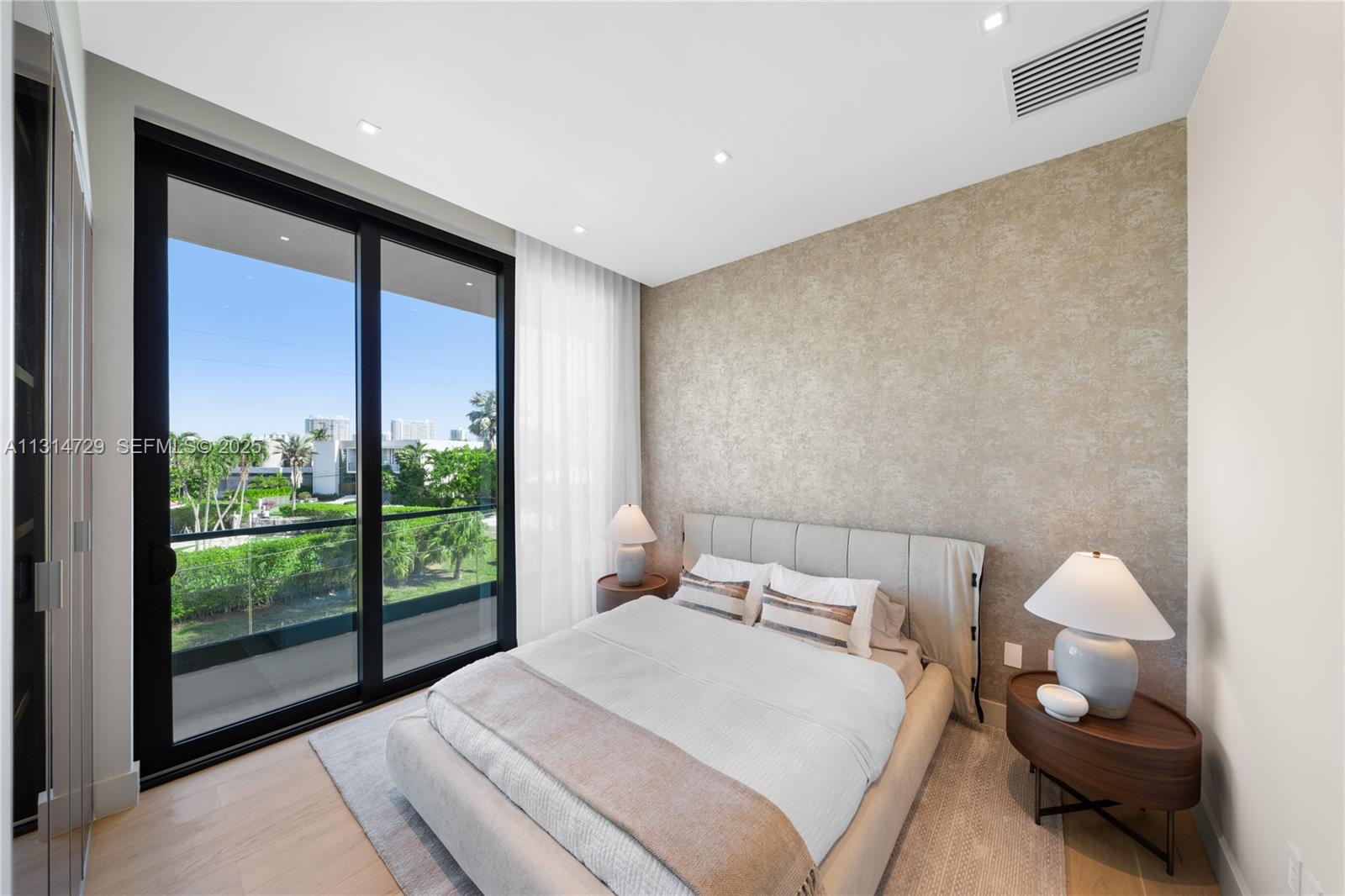 2950 NE 164th St North Miami Beach, FL 33160