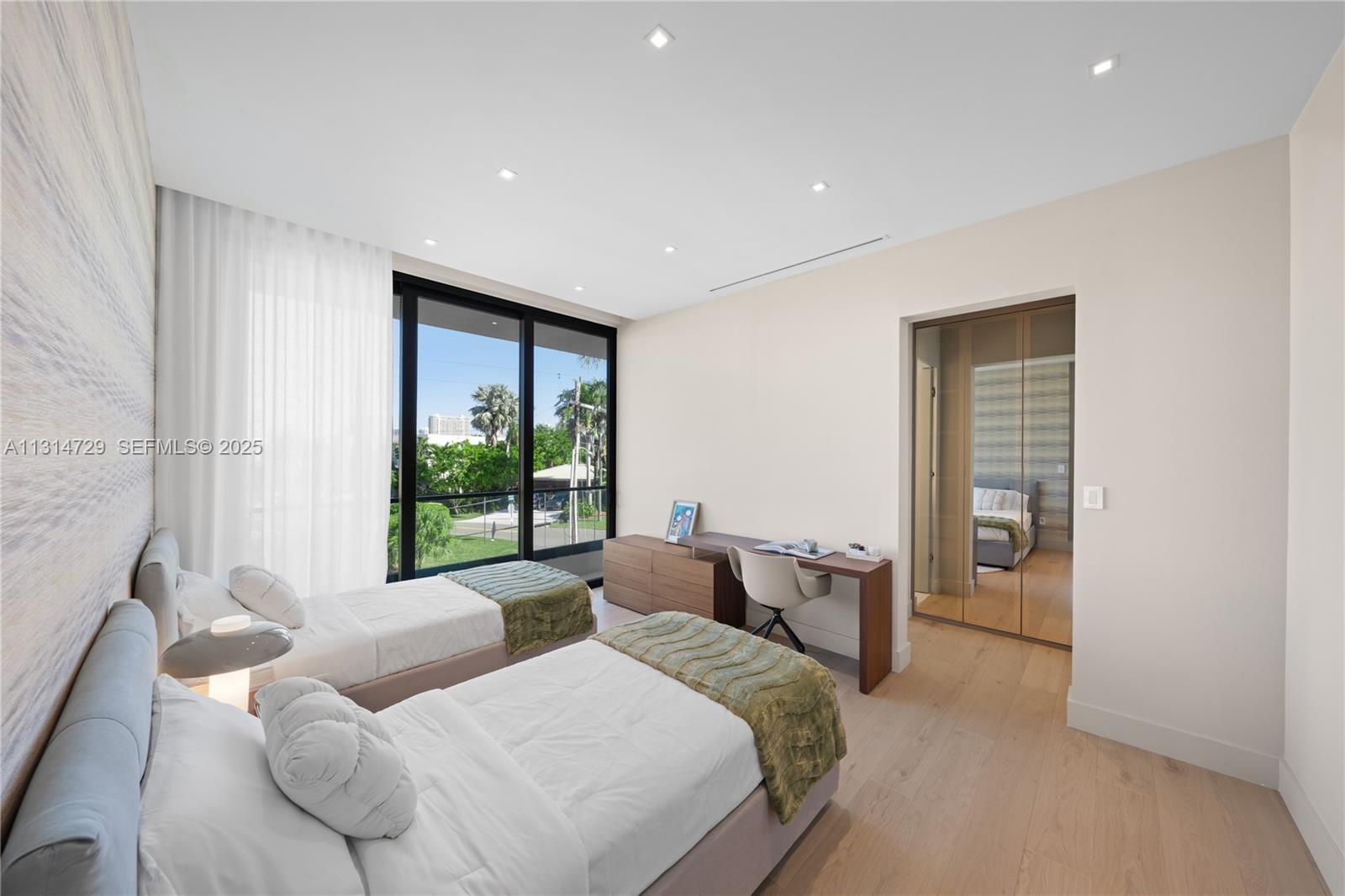 2950 NE 164th St North Miami Beach, FL 33160