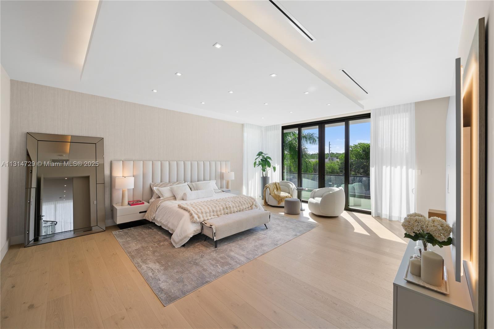 2950 NE 164th St North Miami Beach, FL 33160